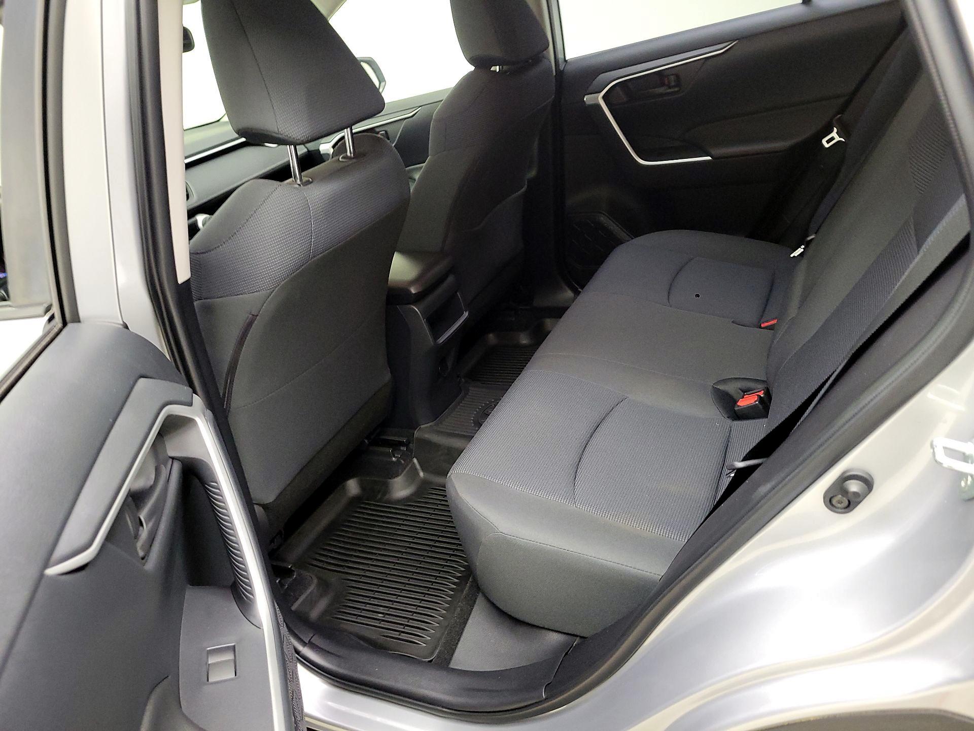 Thumbnail: 2019 Toyota RAV4 - 19