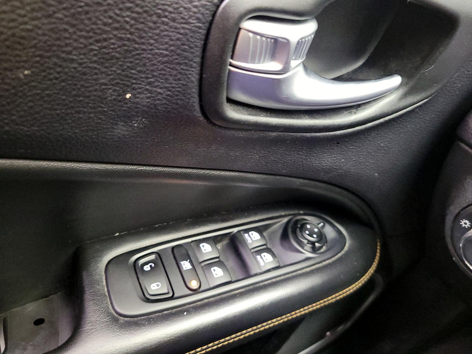 Thumbnail: 2017 Jeep Compass - 10