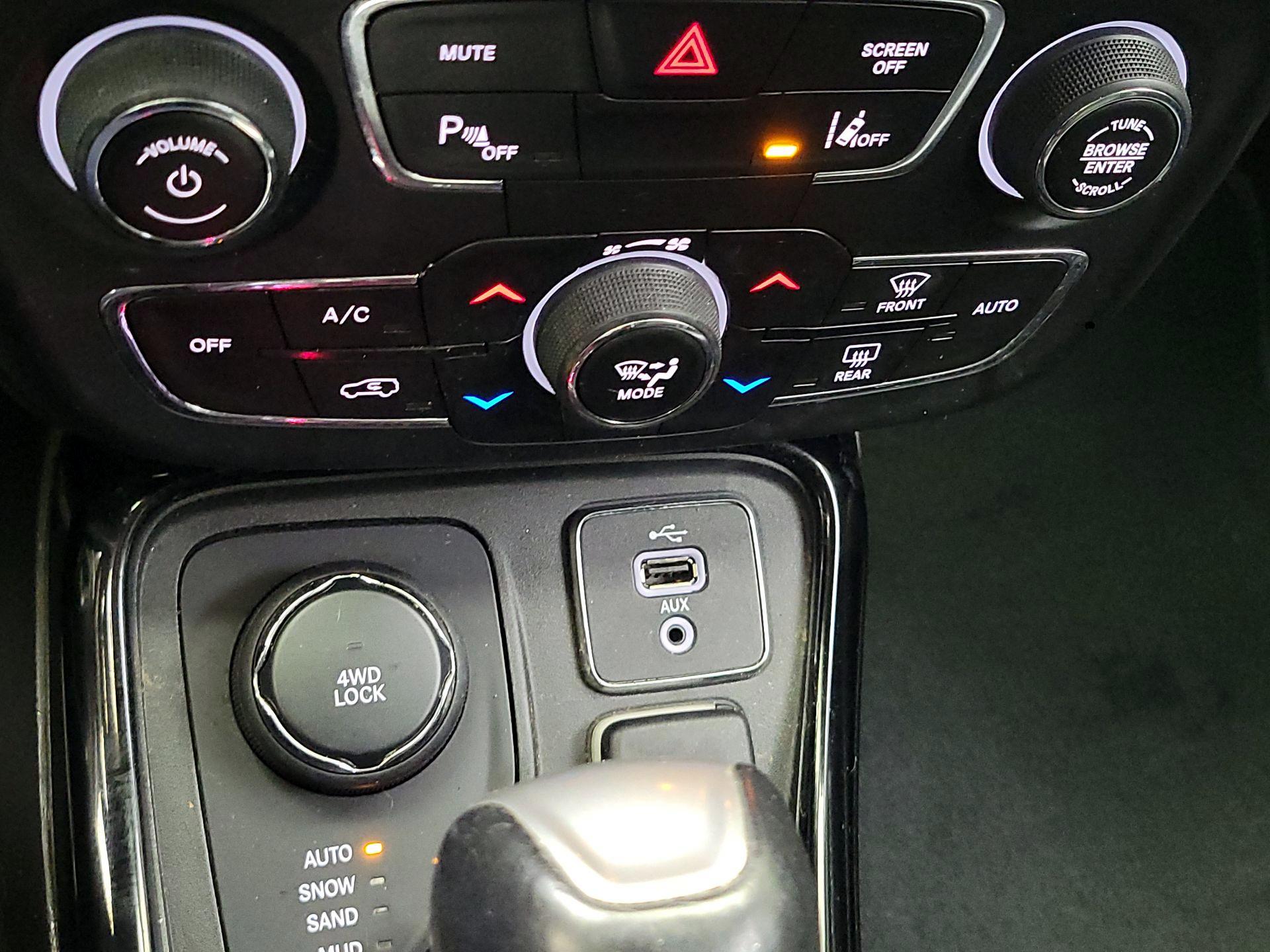 Thumbnail: 2017 Jeep Compass - 16