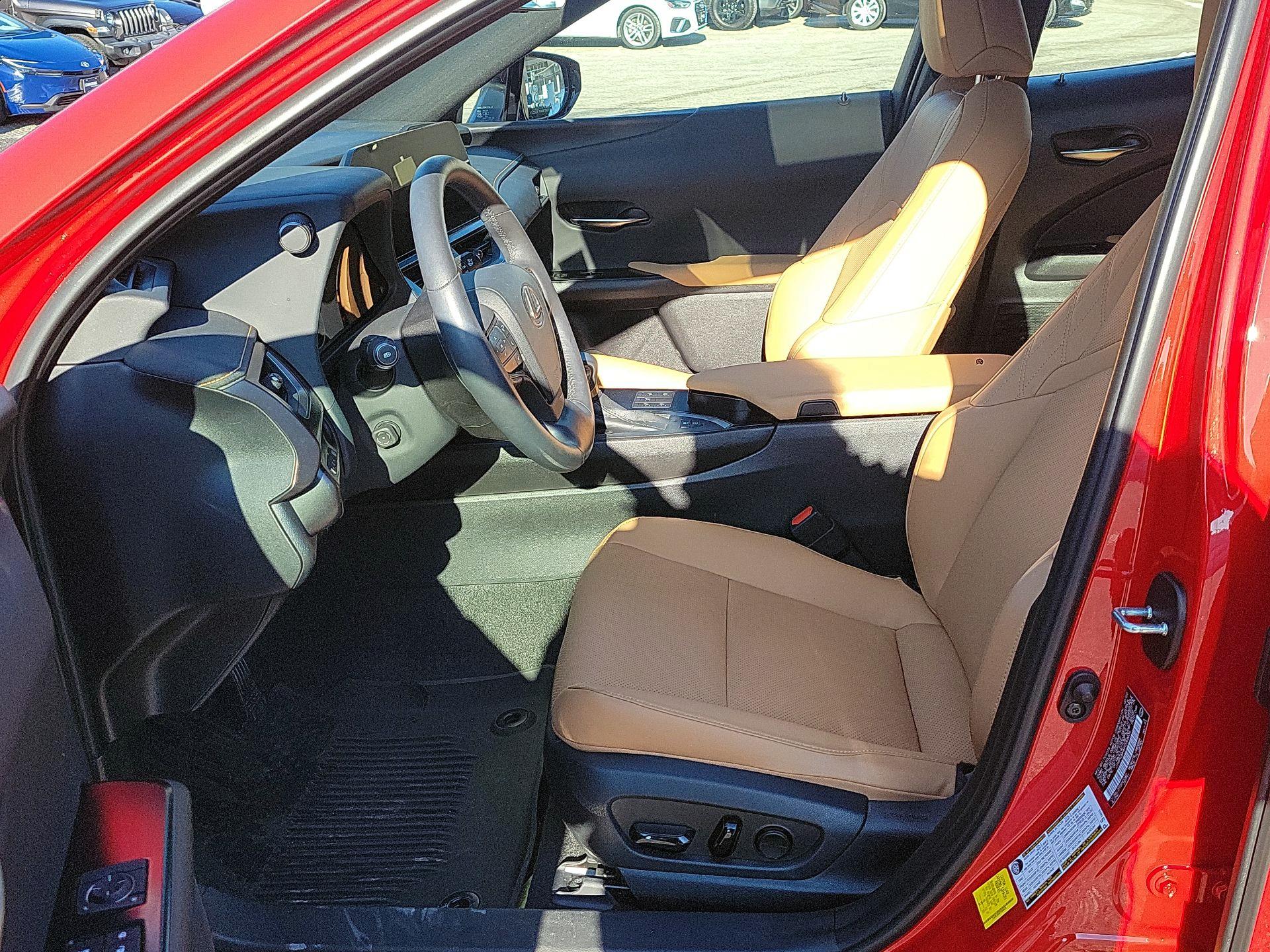 Thumbnail: 2023 Lexus UX - 9