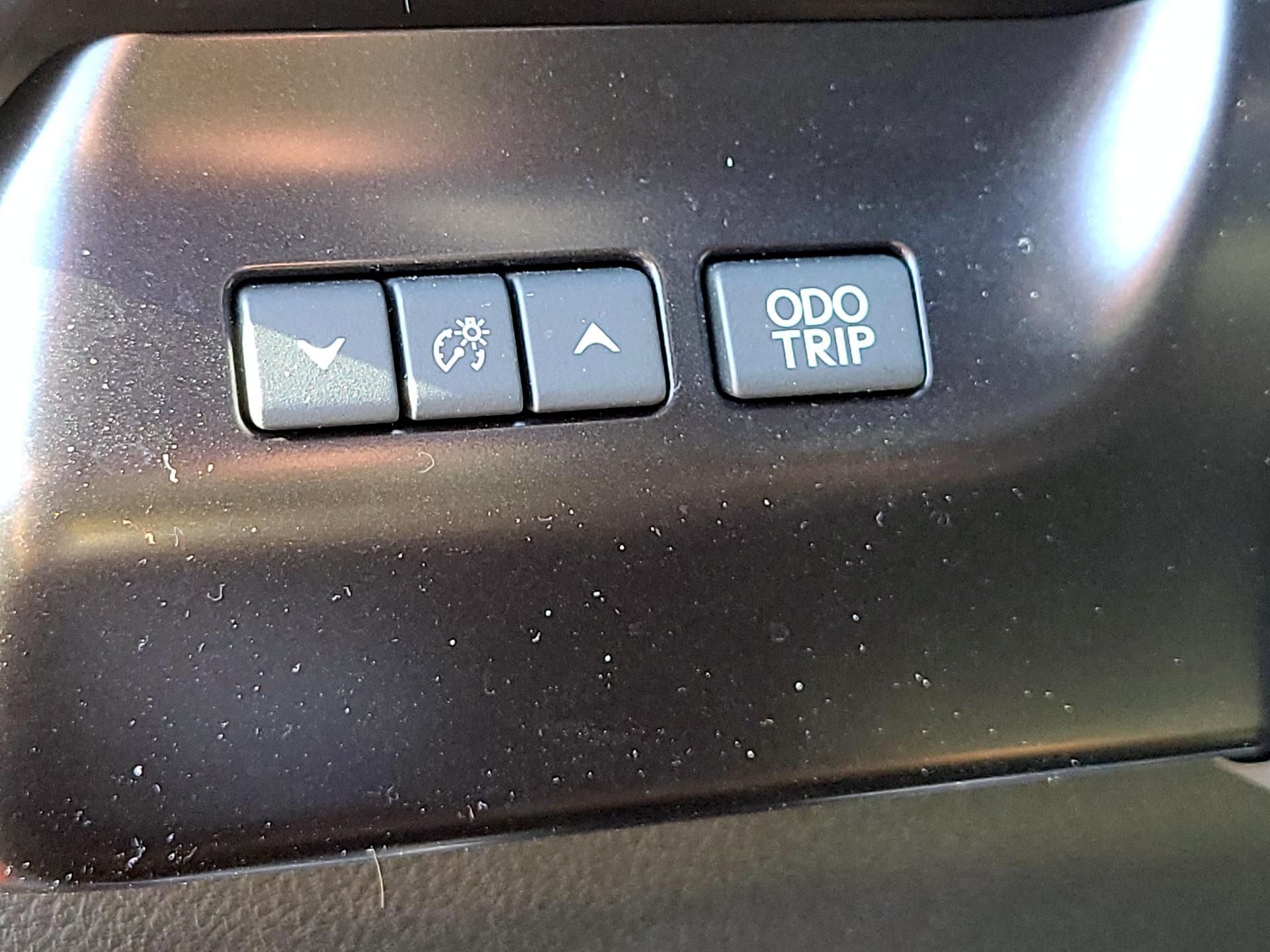 Thumbnail: 2023 Lexus UX - 11