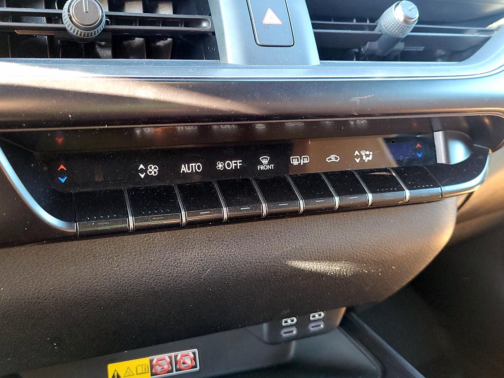 Thumbnail: 2023 Lexus UX - 14