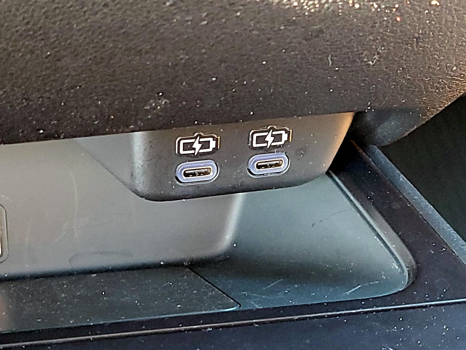 Thumbnail: 2023 Lexus UX - 16