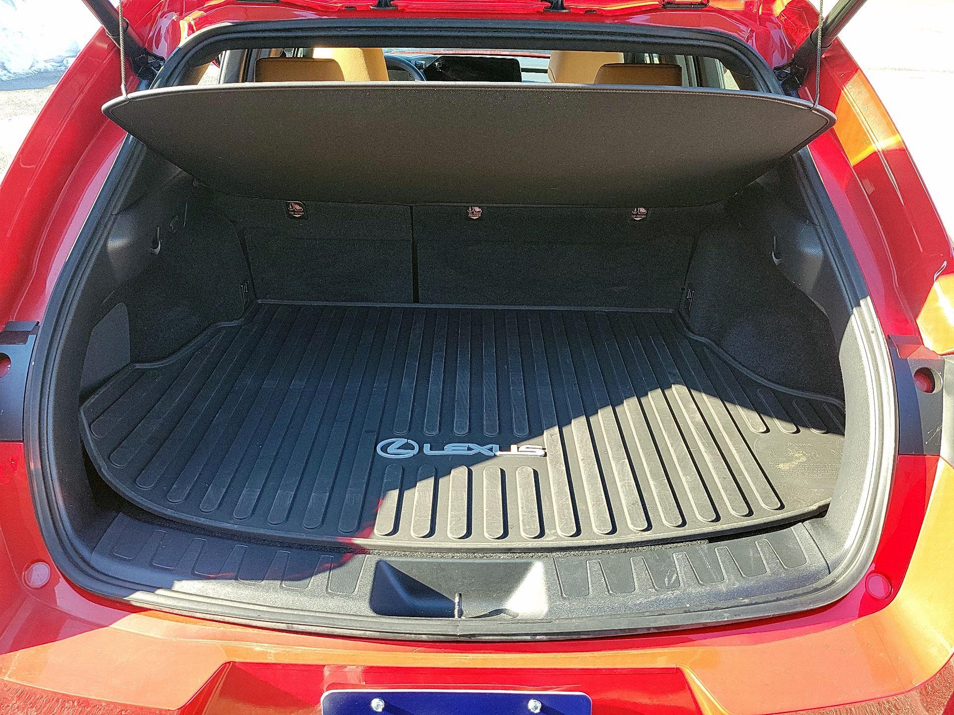 Thumbnail: 2023 Lexus UX - 19