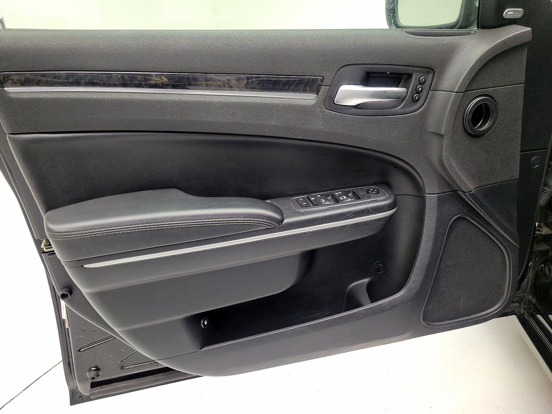 Thumbnail: 2020 Chrysler 300 - 10