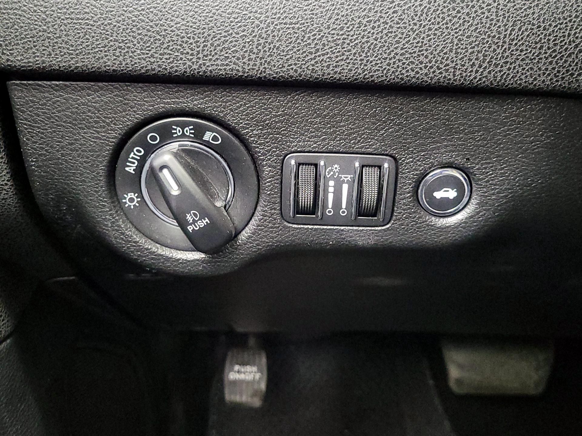 Thumbnail: 2020 Chrysler 300 - 11