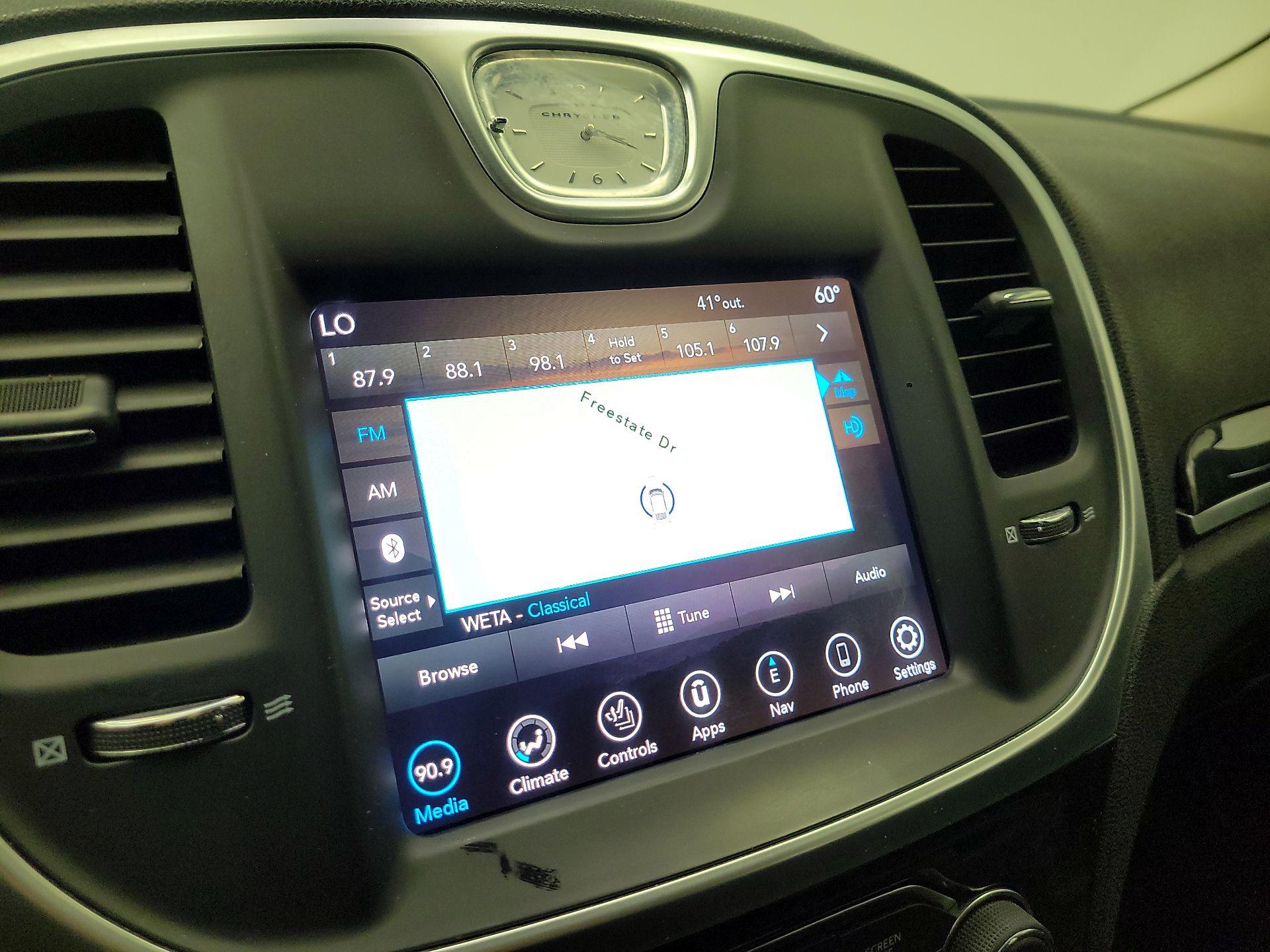 Thumbnail: 2020 Chrysler 300 - 14