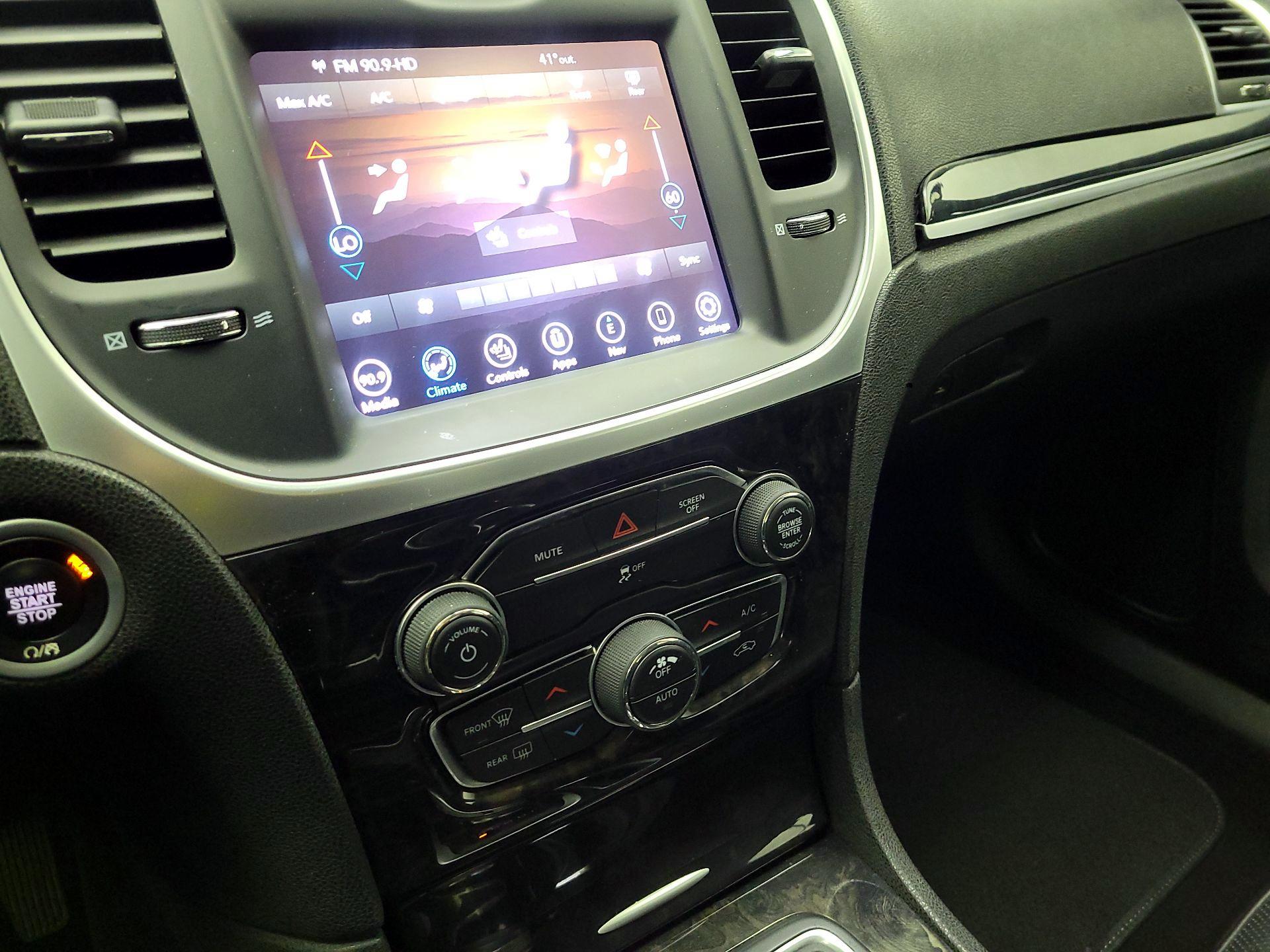 Thumbnail: 2020 Chrysler 300 - 15