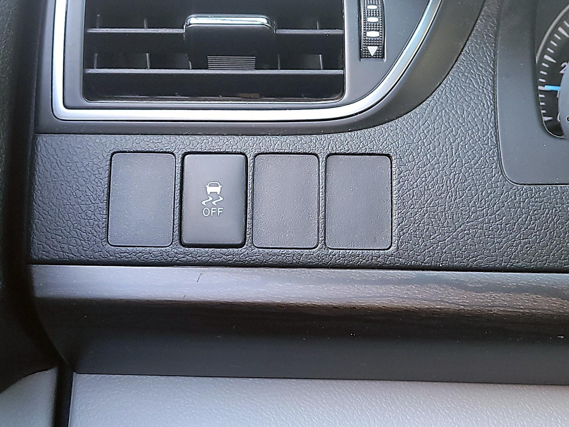 Thumbnail: 2015 Toyota Camry - 11