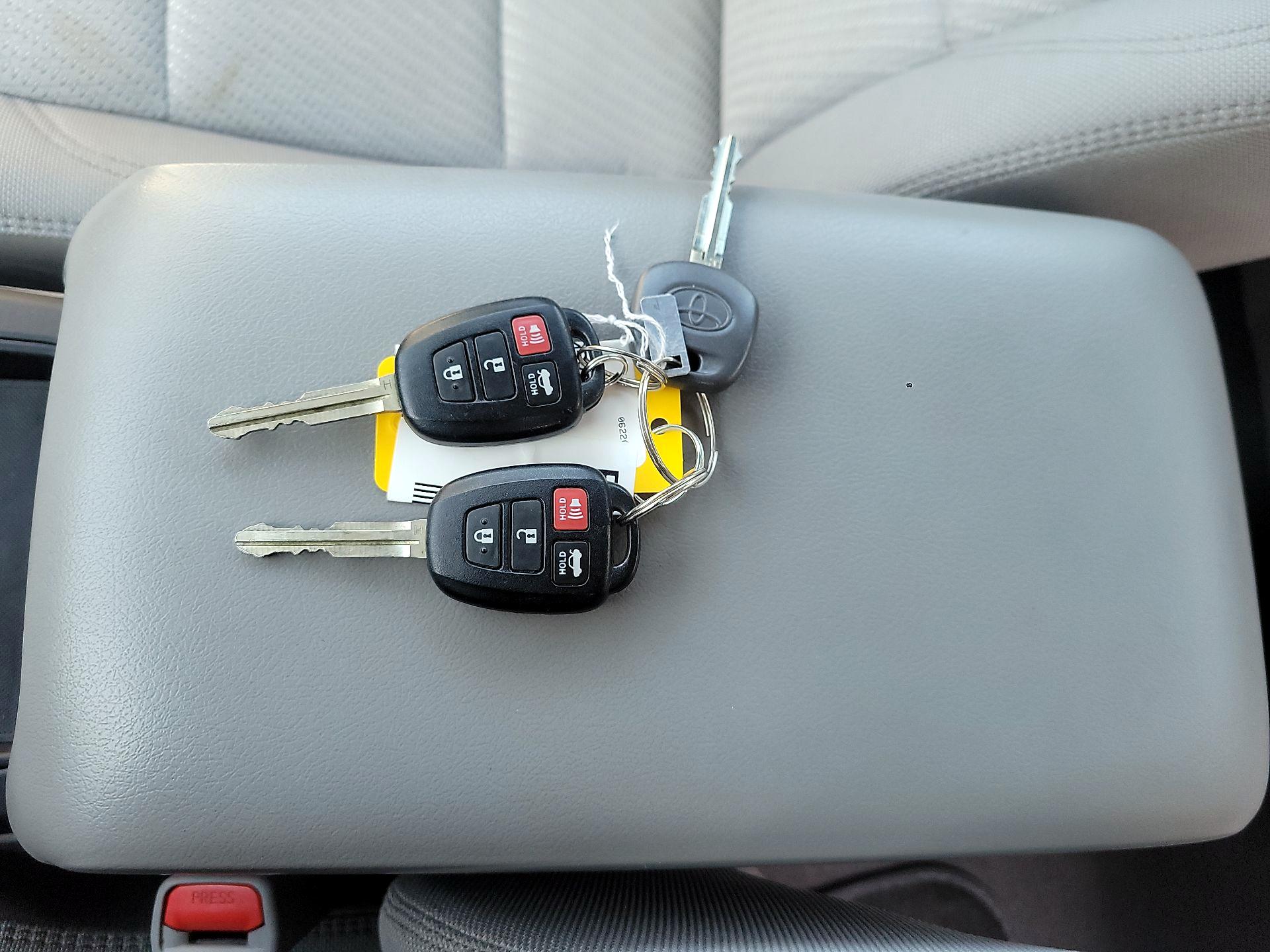 Thumbnail: 2015 Toyota Camry - 20