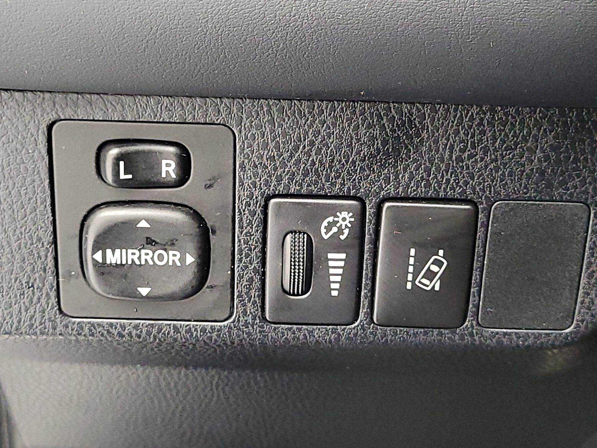 Thumbnail: 2018 Toyota RAV4 - 11