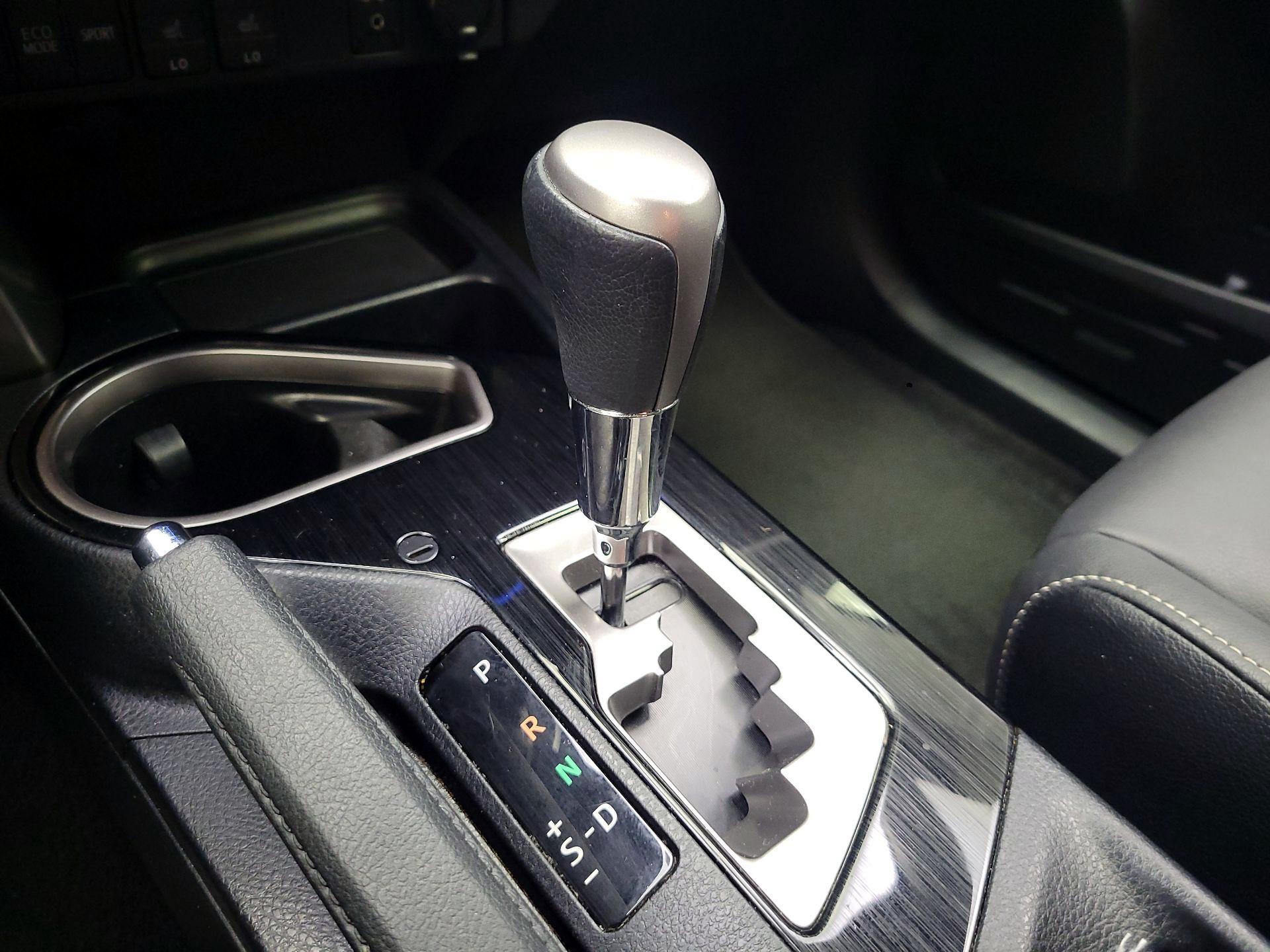 Thumbnail: 2018 Toyota RAV4 - 15