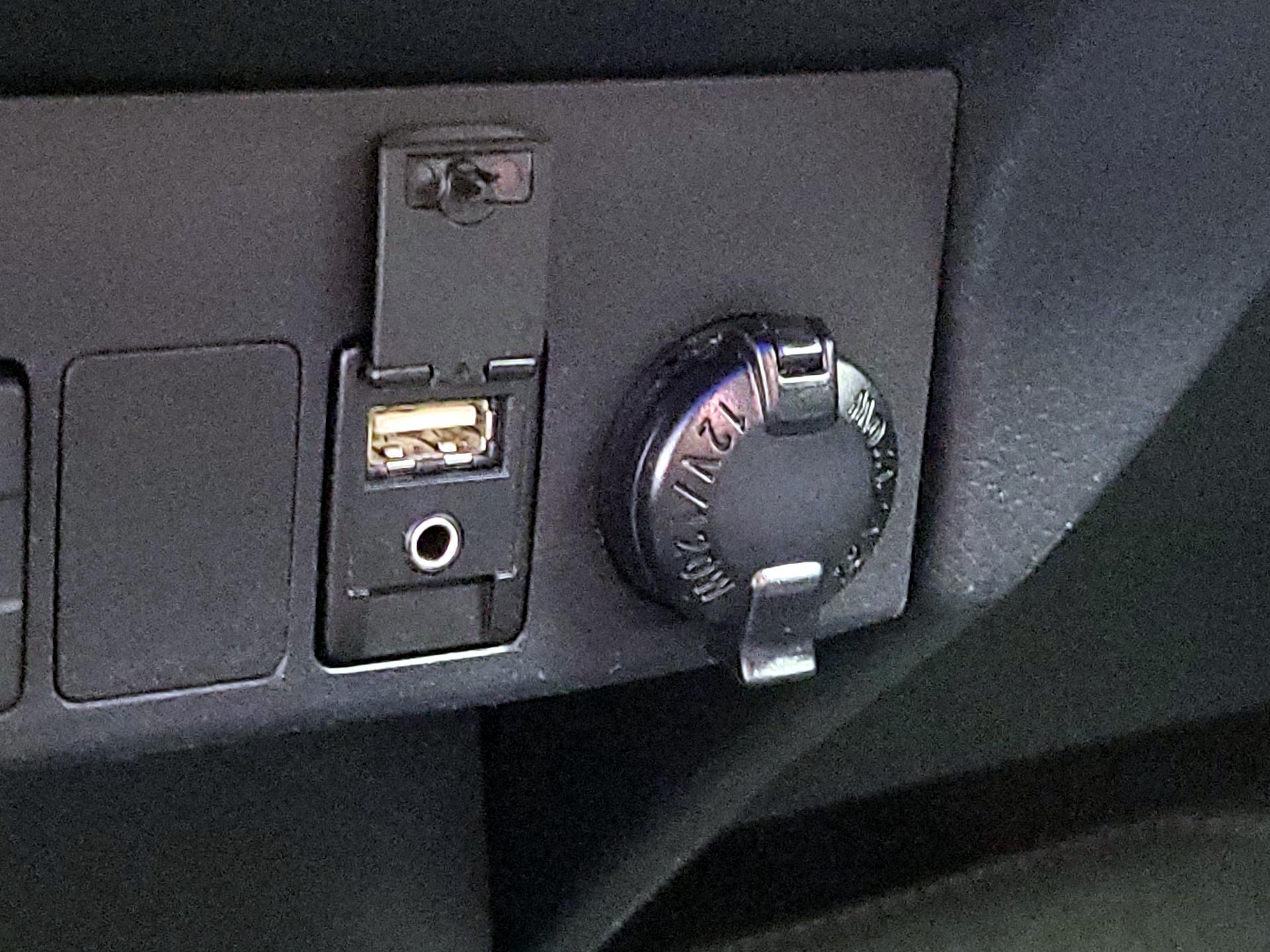 Thumbnail: 2018 Toyota RAV4 - 16