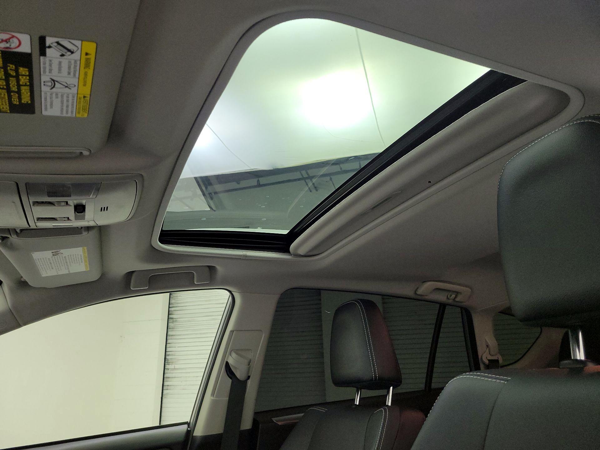 Thumbnail: 2018 Toyota RAV4 - 17