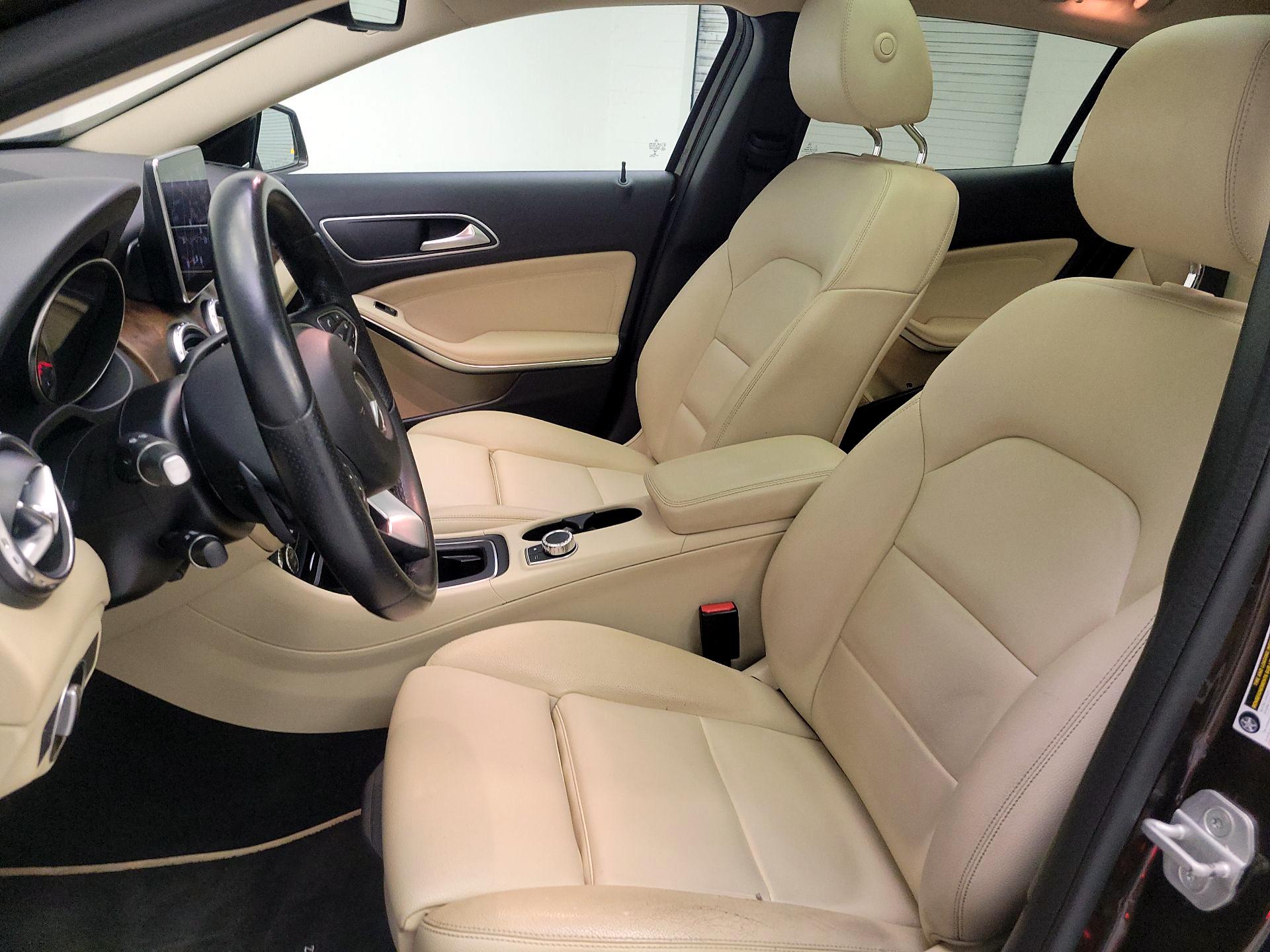 Thumbnail: 2016 Mercedes-Benz GLA - 11