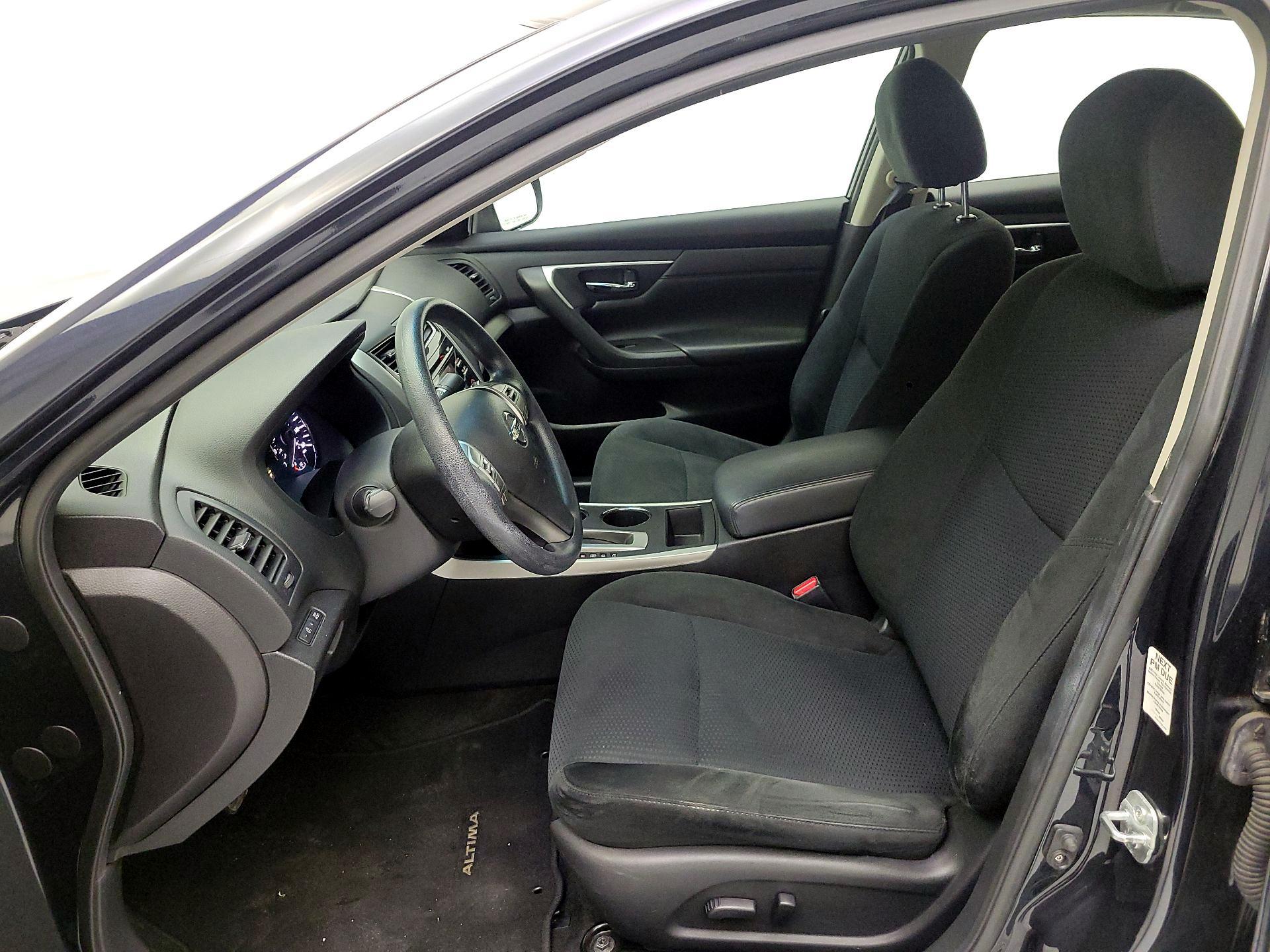 Thumbnail: 2015 Nissan Altima - 9