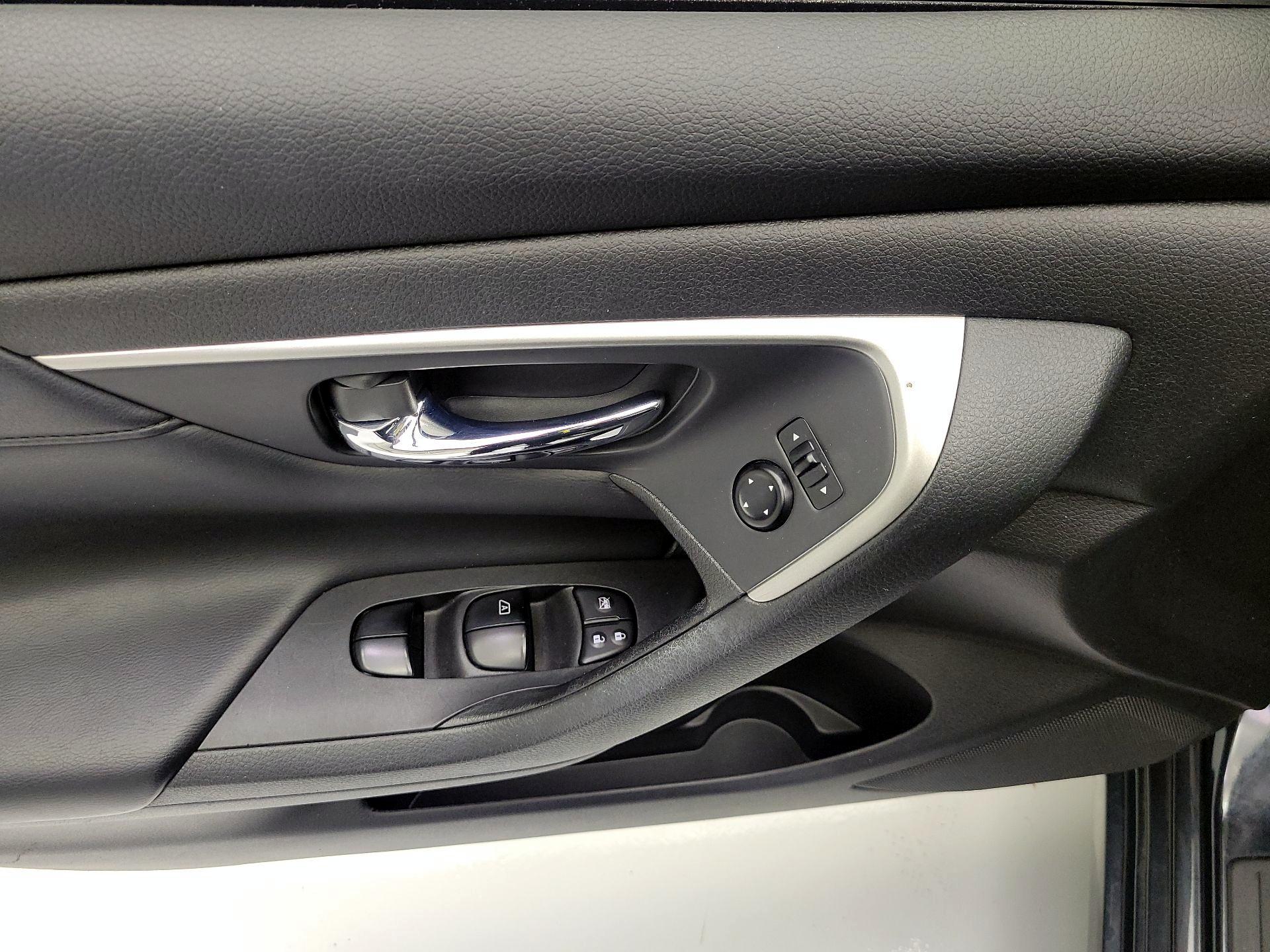 Thumbnail: 2015 Nissan Altima - 10