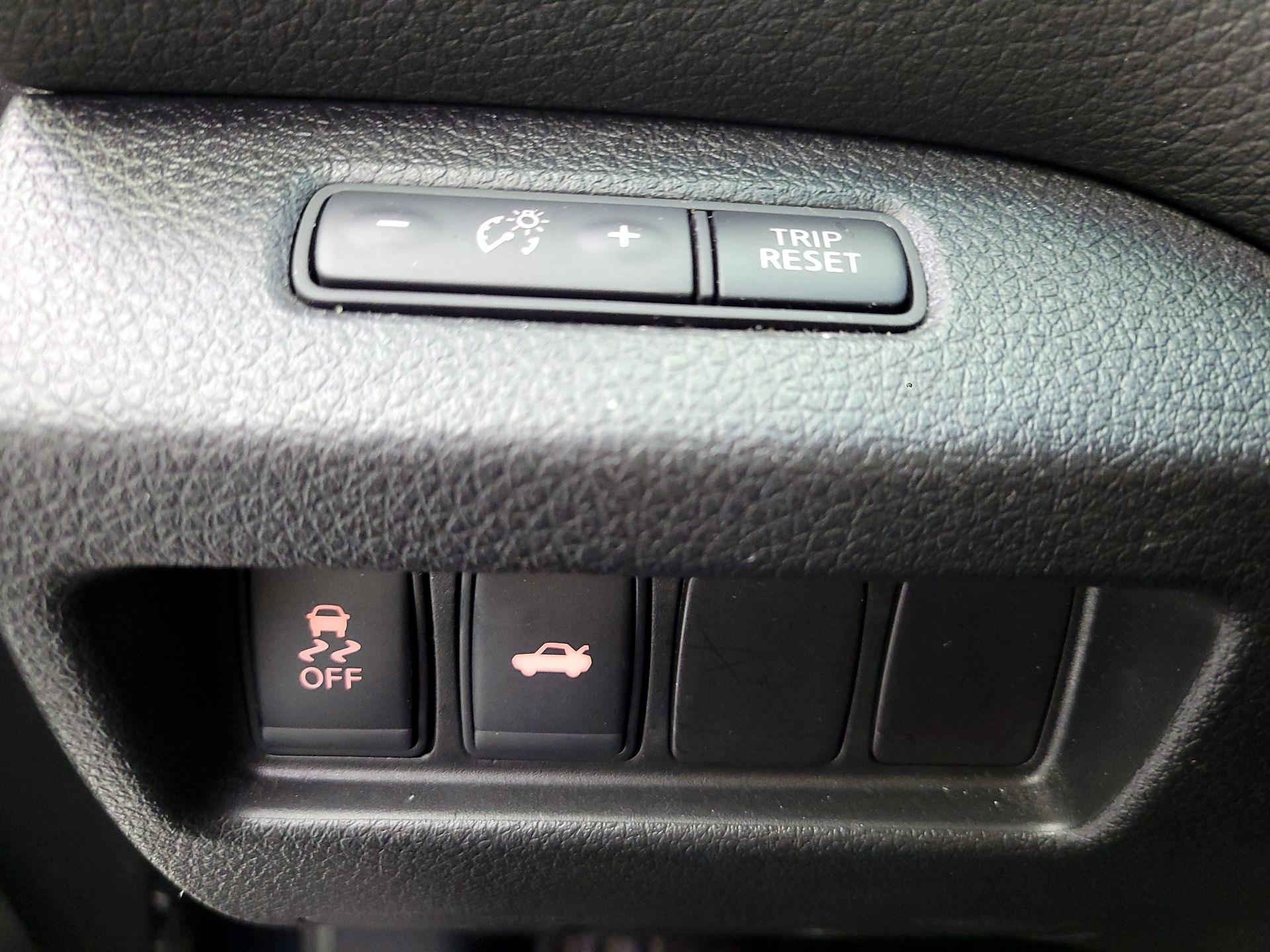 Thumbnail: 2015 Nissan Altima - 11