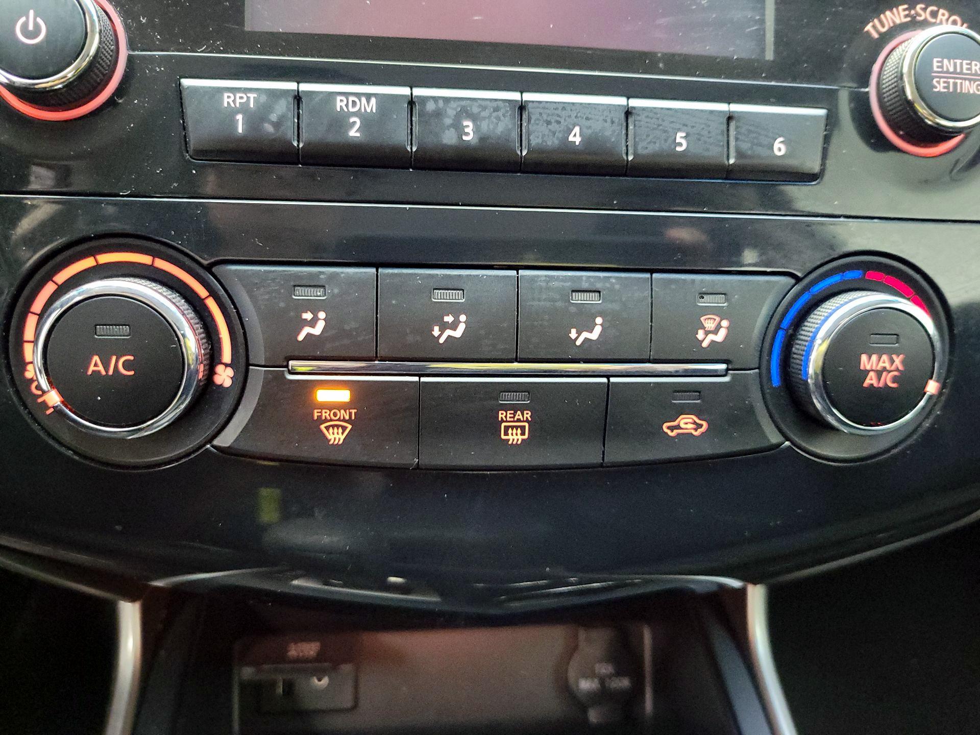 Thumbnail: 2015 Nissan Altima - 14