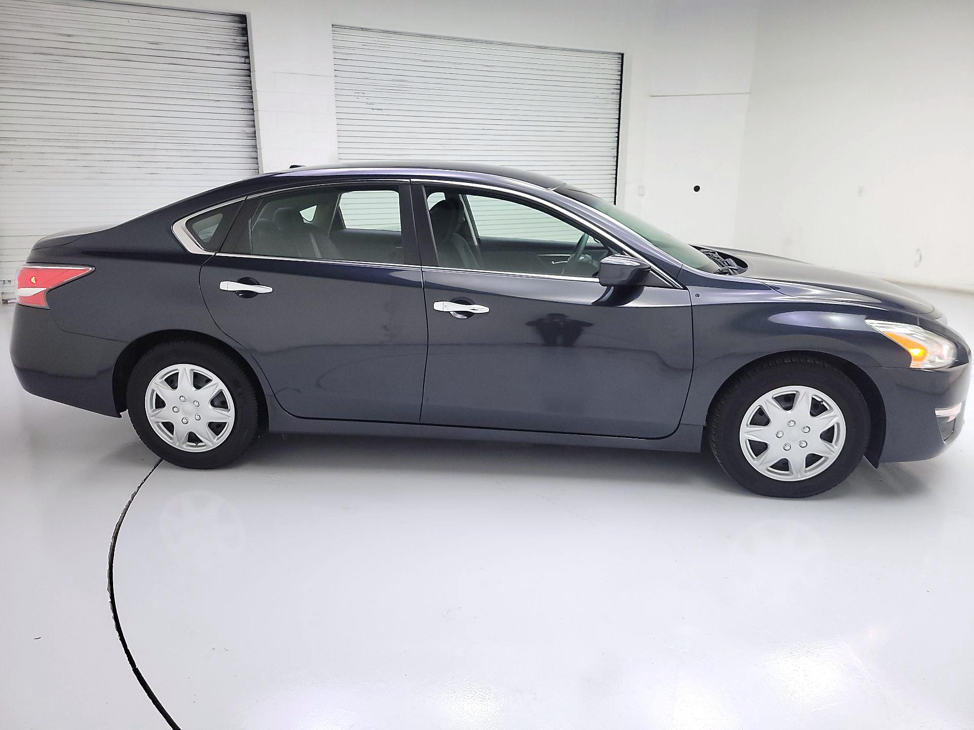 Thumbnail: 2015 Nissan Altima - 4