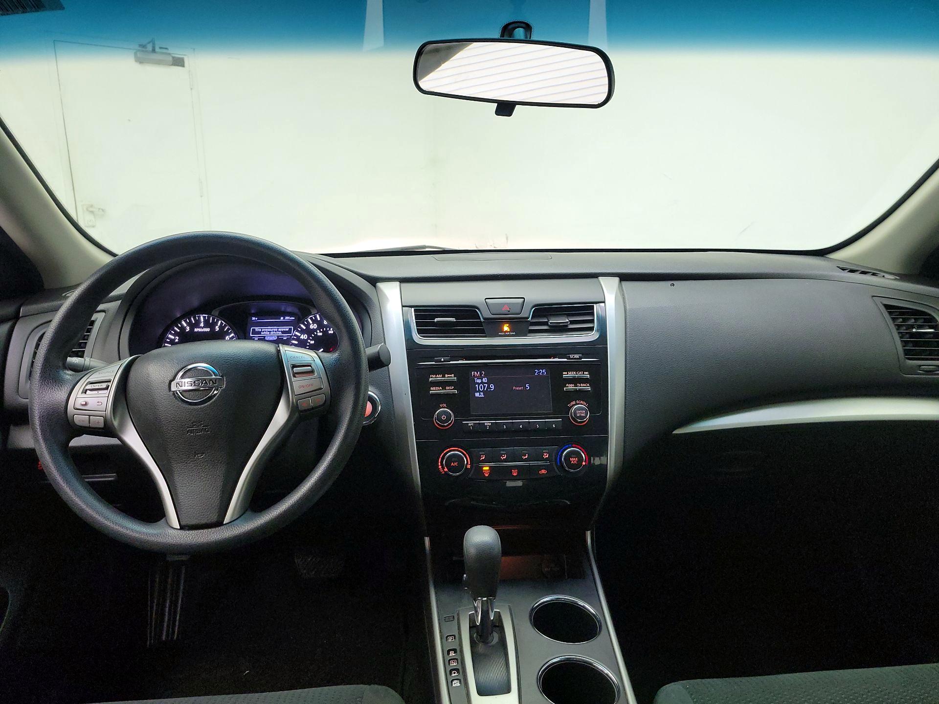 Thumbnail: 2015 Nissan Altima - 8