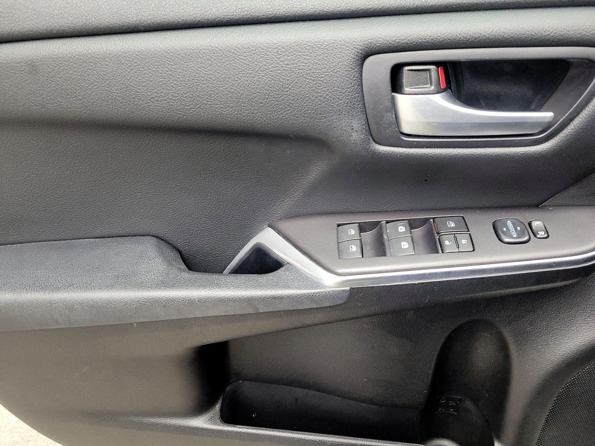 Thumbnail: 2016 Toyota Camry - 10