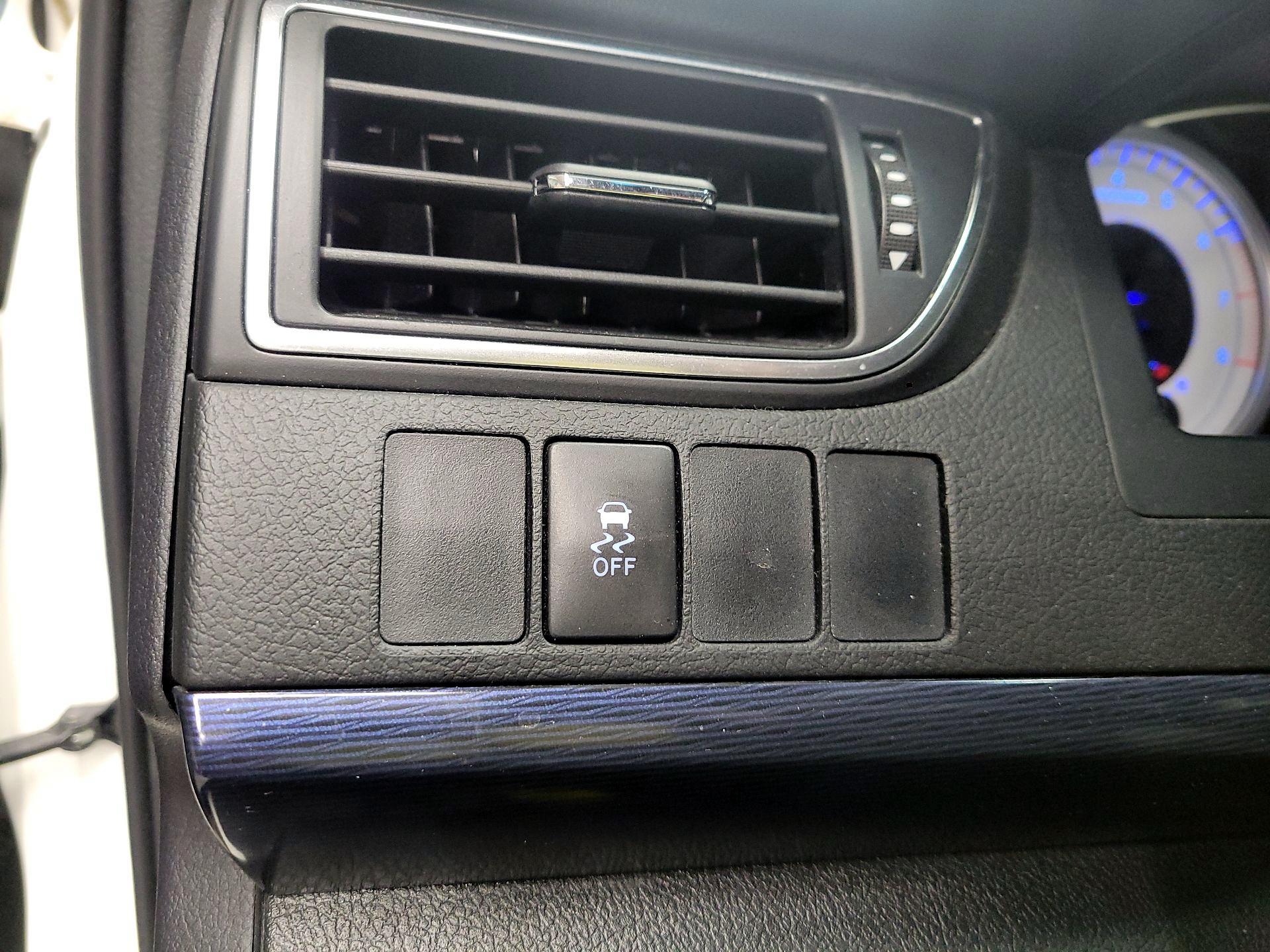 Thumbnail: 2016 Toyota Camry - 11