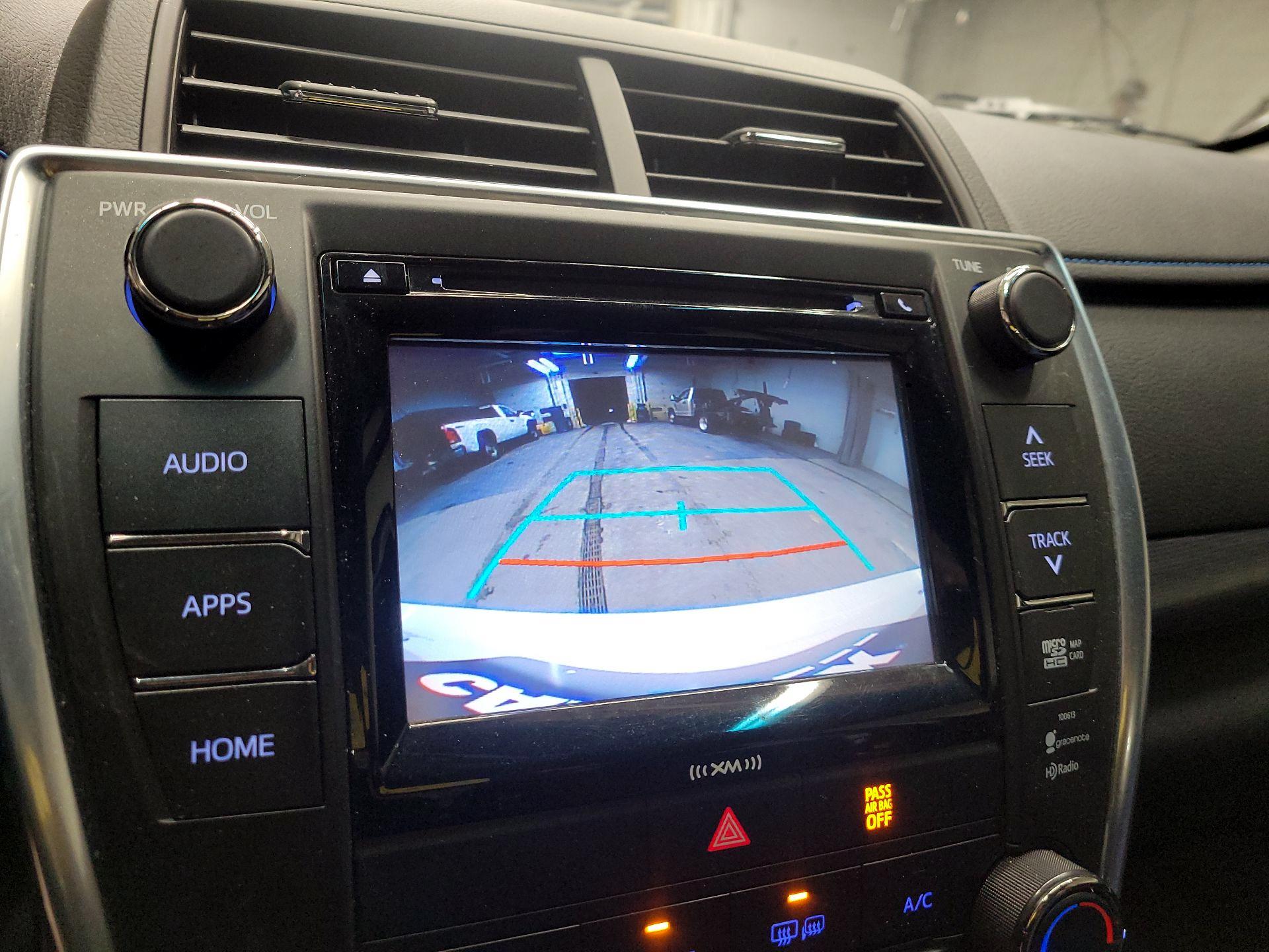 Thumbnail: 2016 Toyota Camry - 12