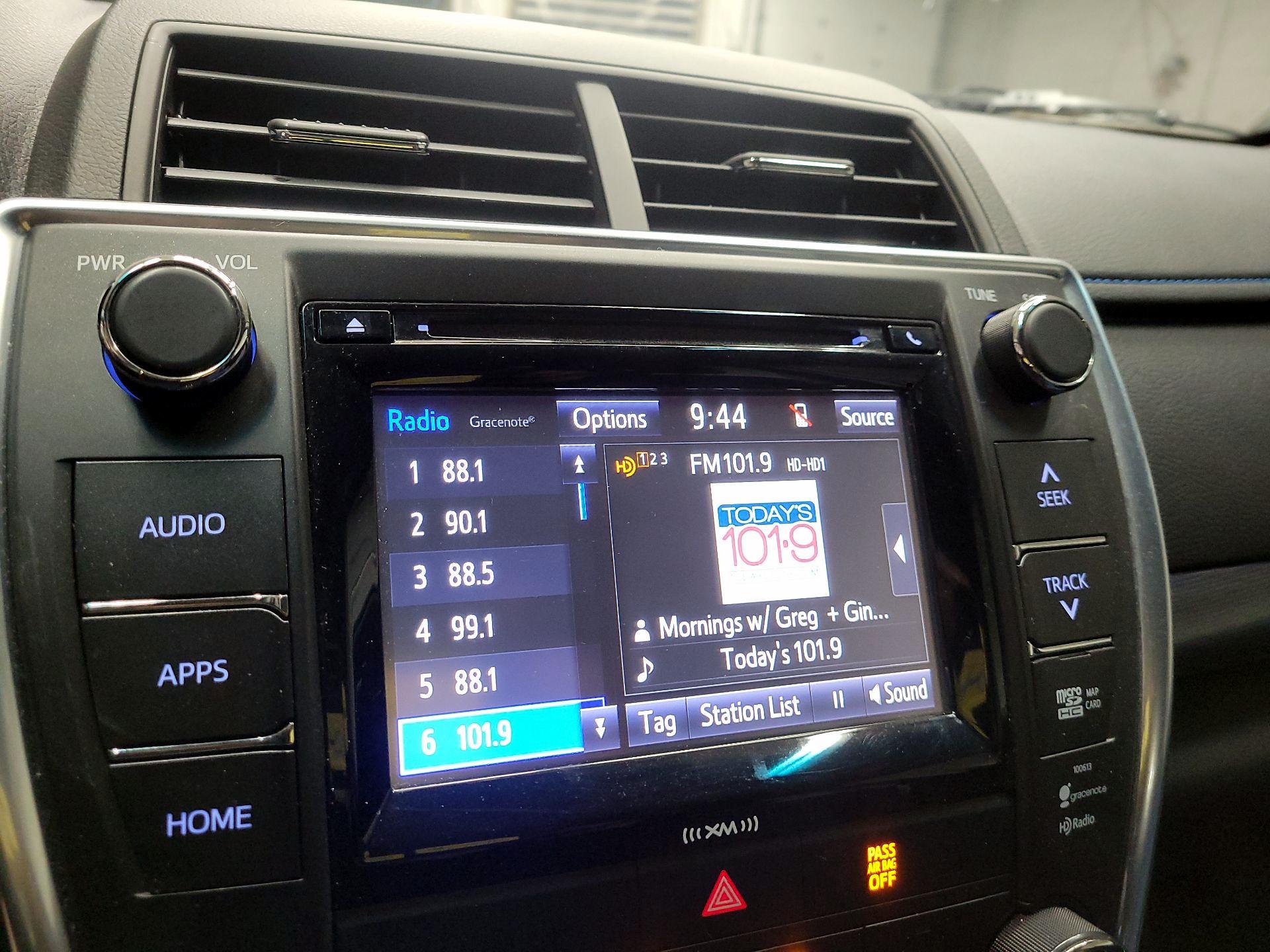 Thumbnail: 2016 Toyota Camry - 13