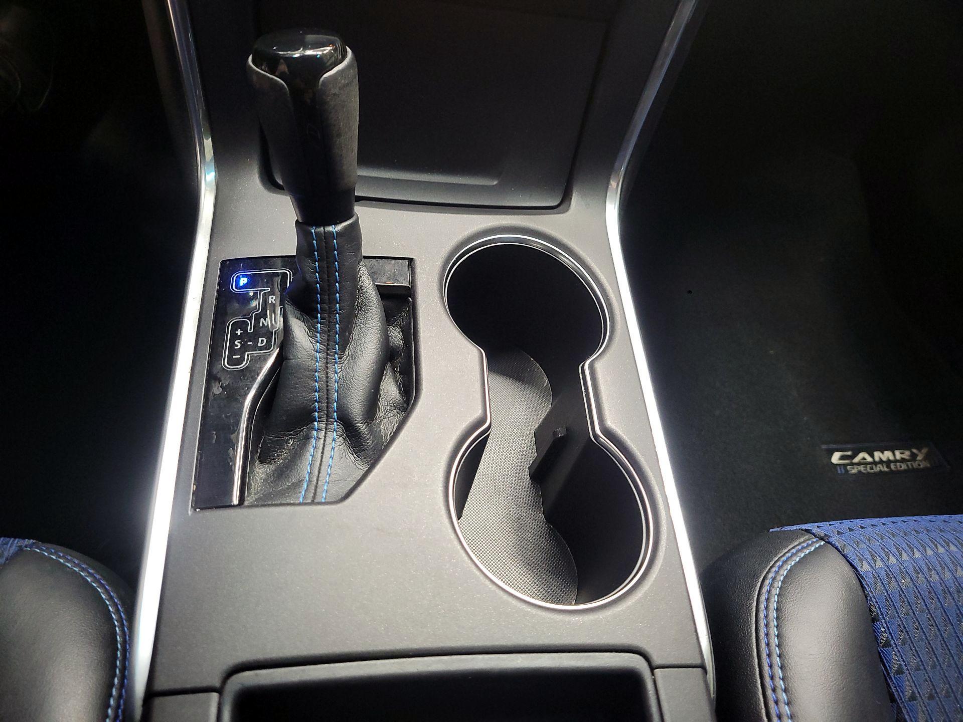 Thumbnail: 2016 Toyota Camry - 15