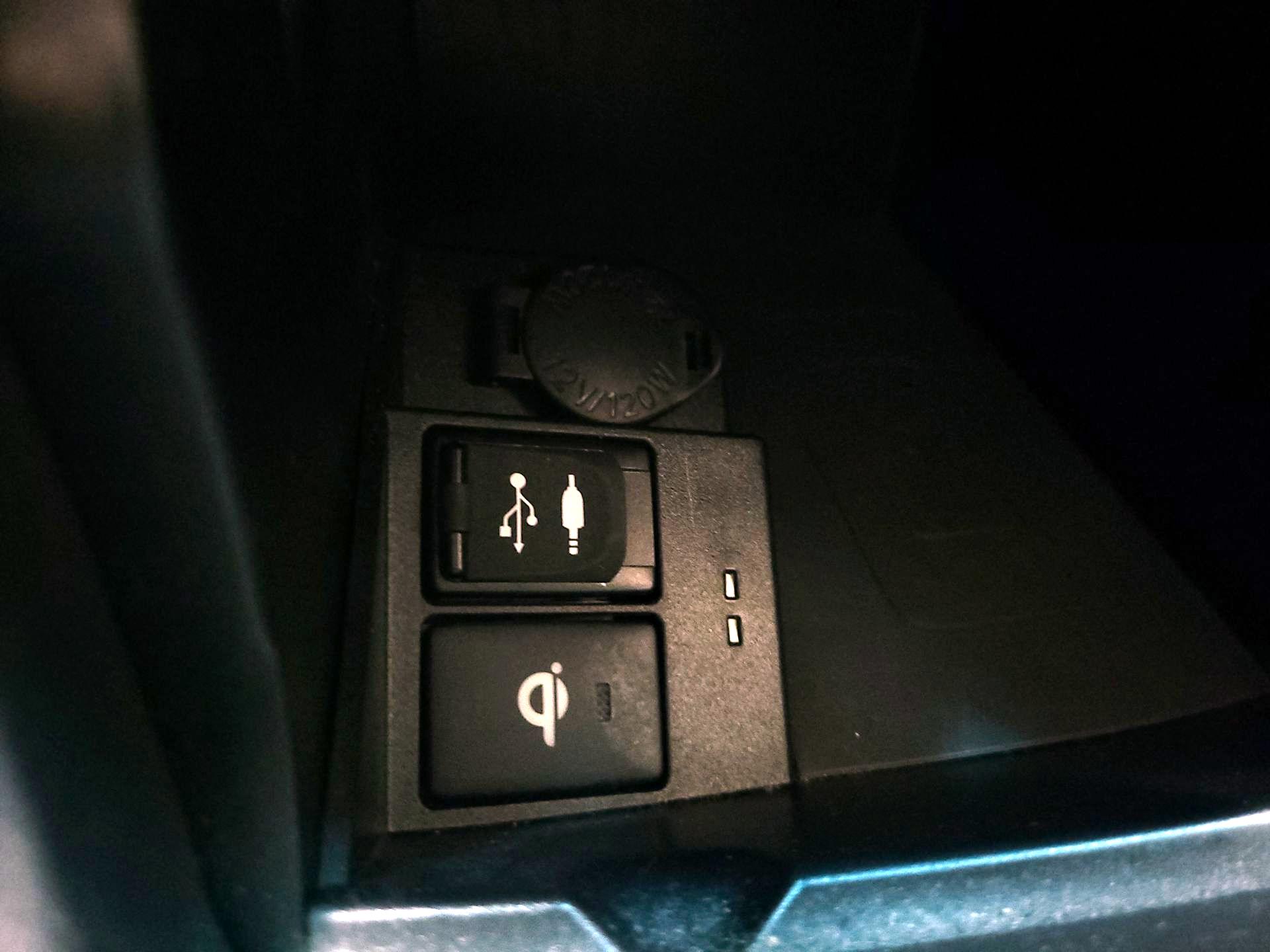 Thumbnail: 2016 Toyota Camry - 16