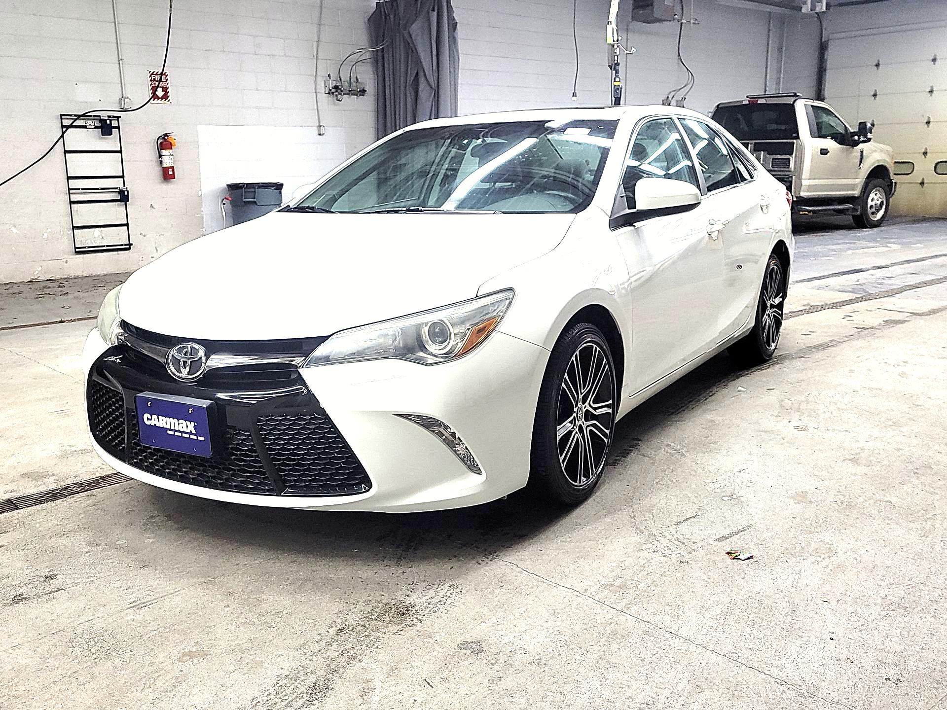 Thumbnail: 2016 Toyota Camry - 3