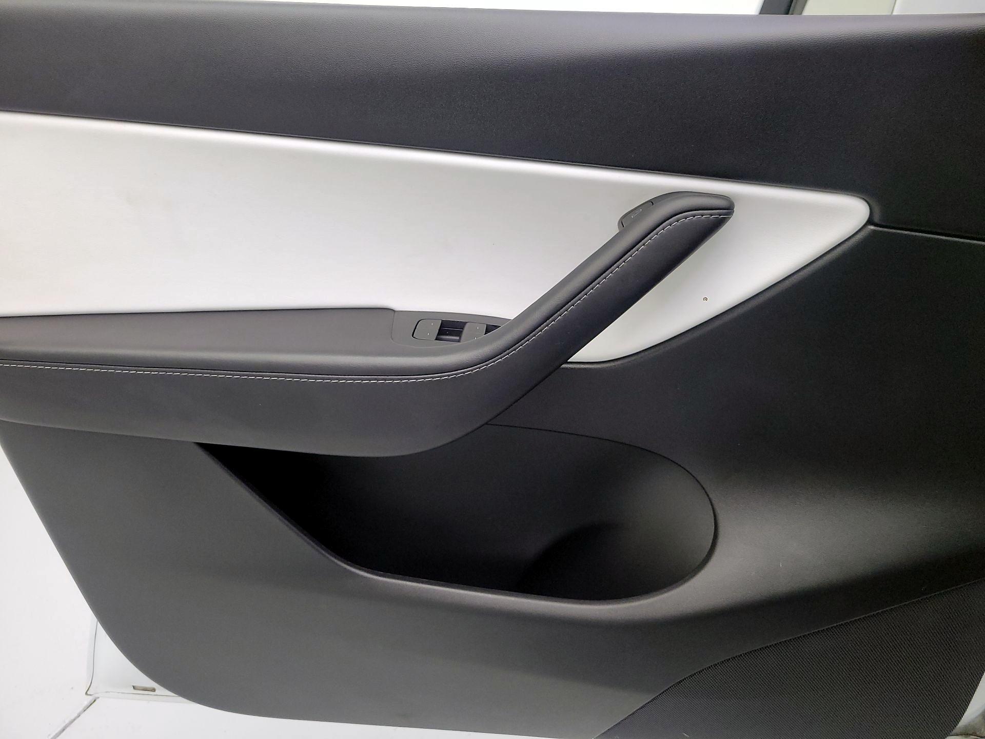 Thumbnail: 2022 Tesla Model Y - 10