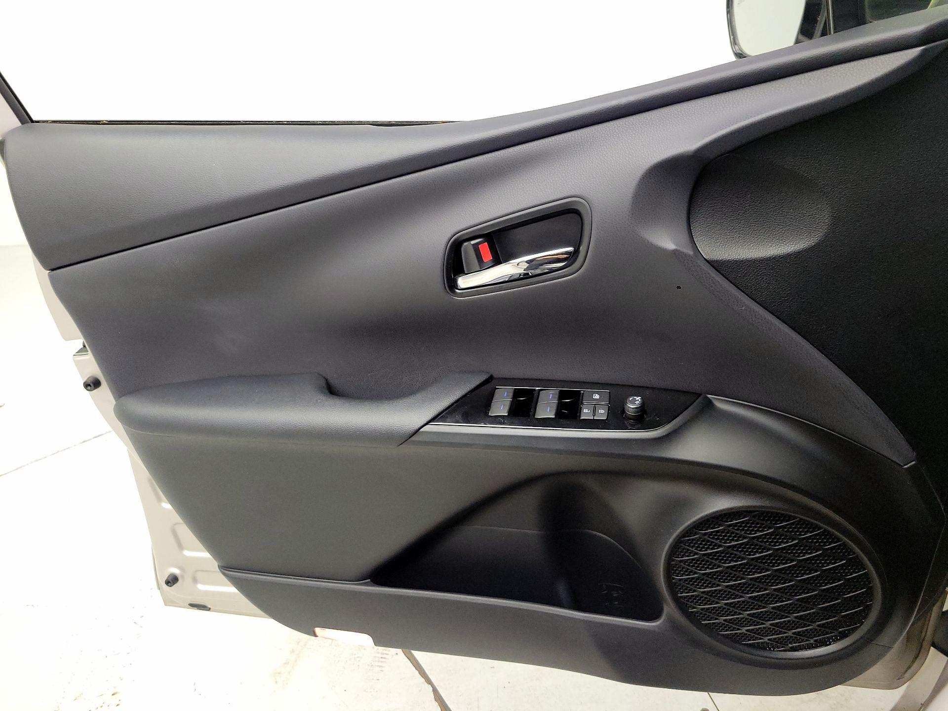 Thumbnail: 2020 Toyota Prius Prime - 12