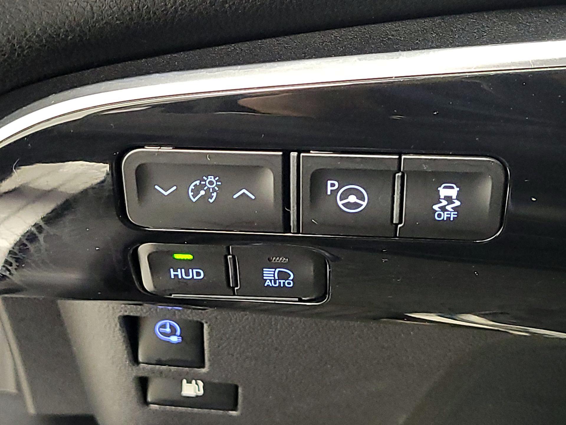 Thumbnail: 2020 Toyota Prius Prime - 13