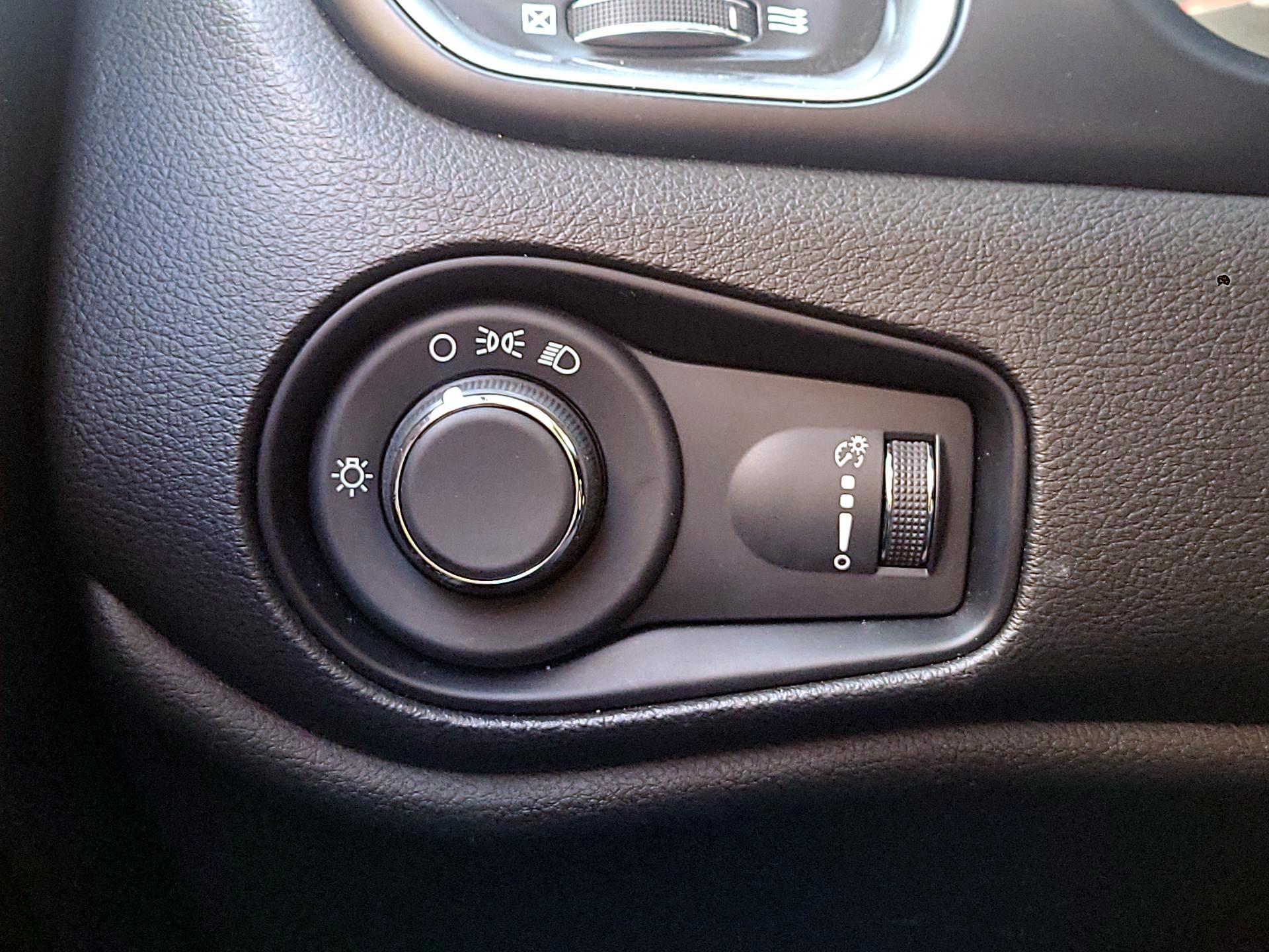 Thumbnail: 2022 Jeep Renegade - 11