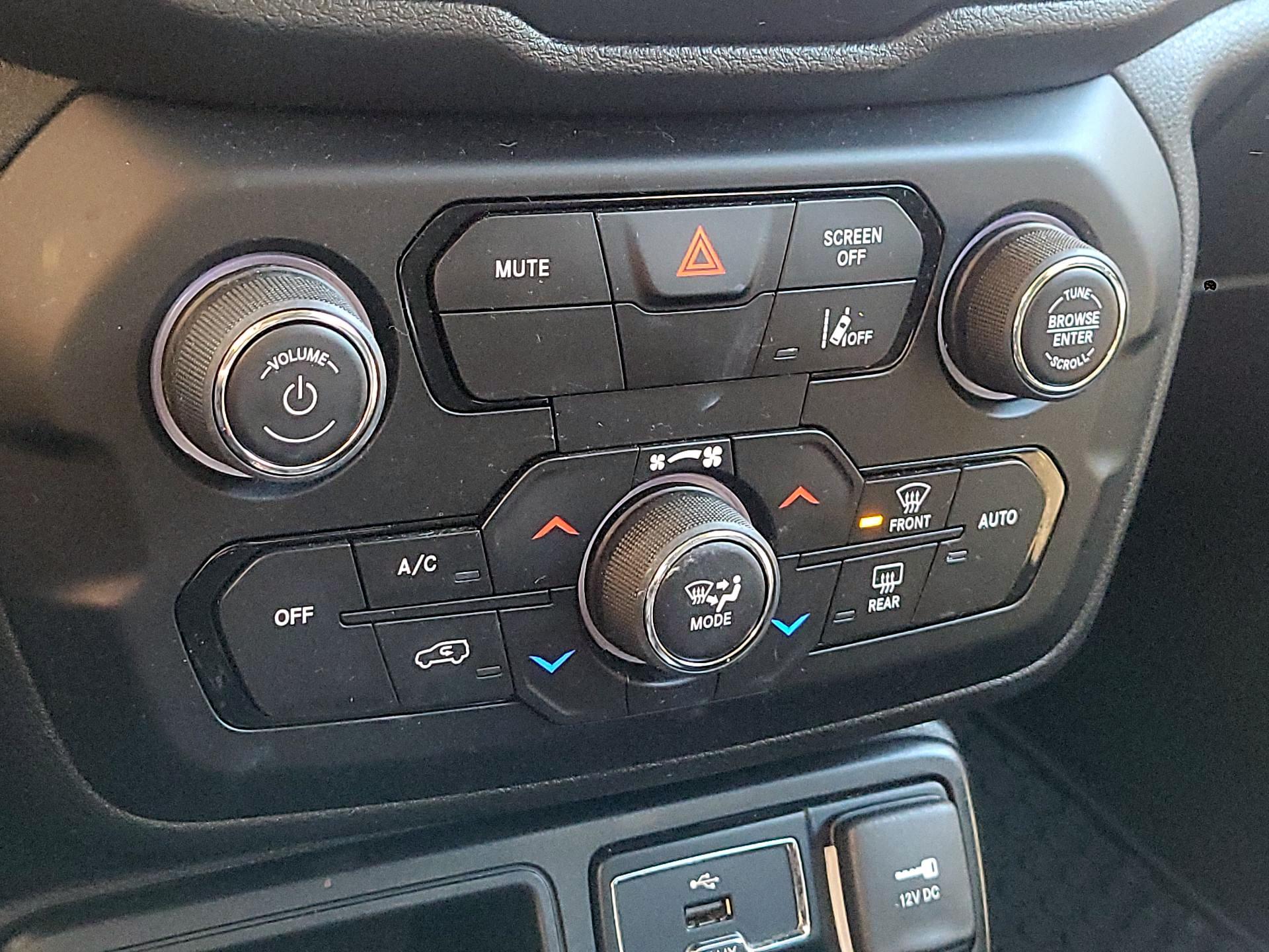 Thumbnail: 2022 Jeep Renegade - 15