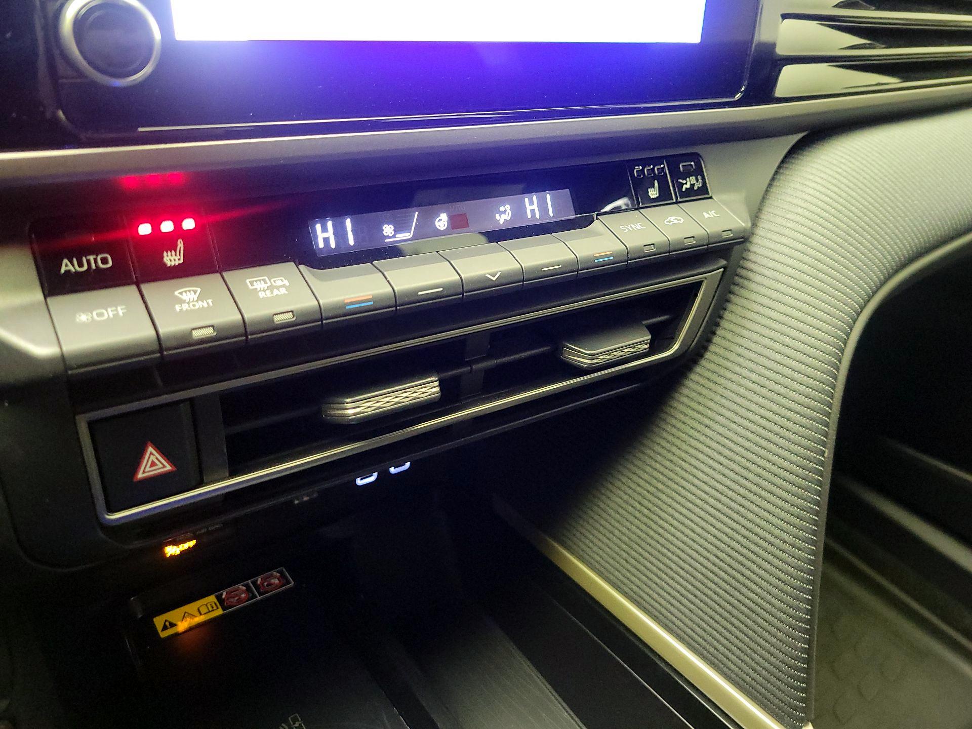 Thumbnail: 2025 Toyota Camry - 17