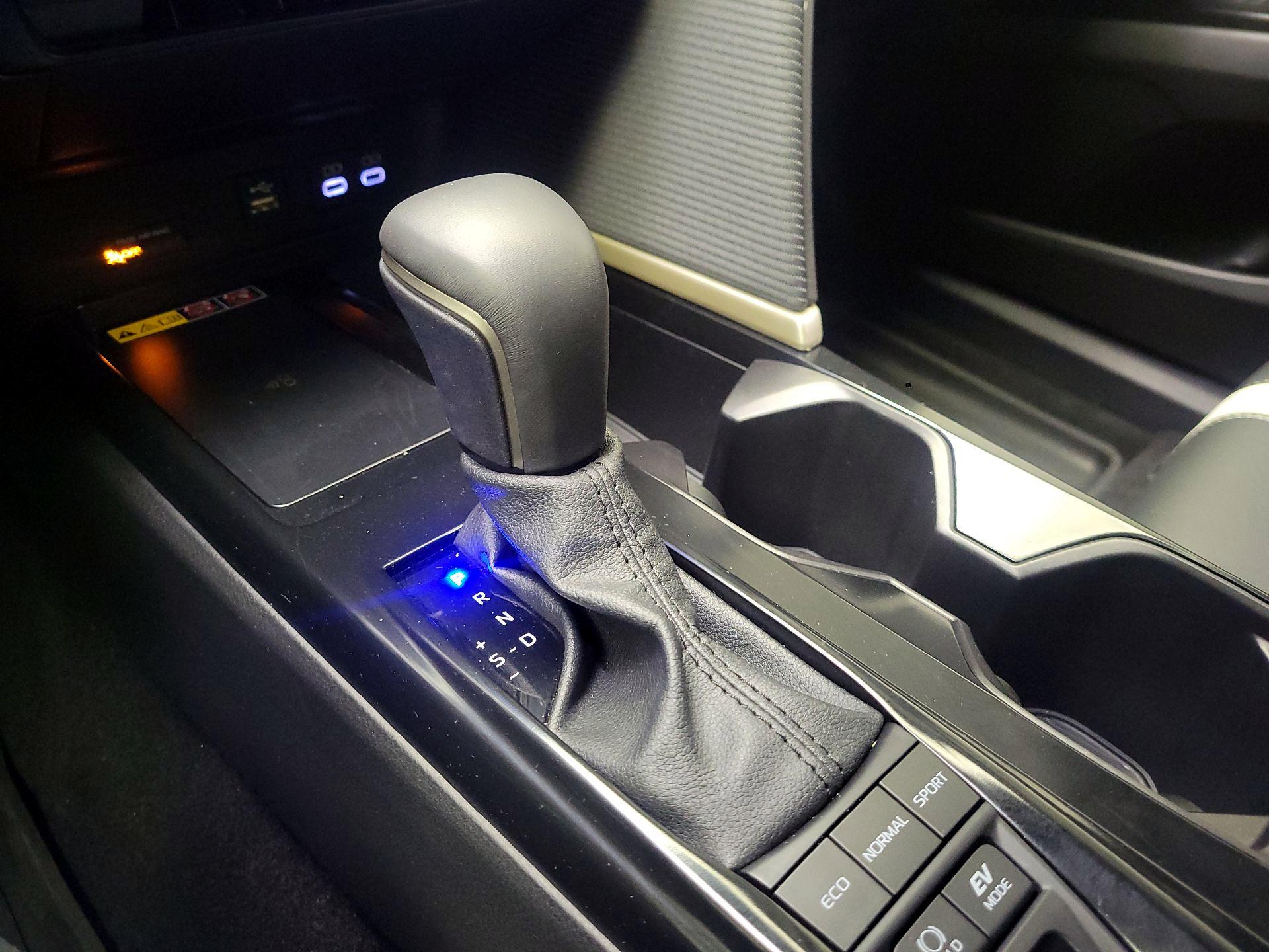 Thumbnail: 2025 Toyota Camry - 18