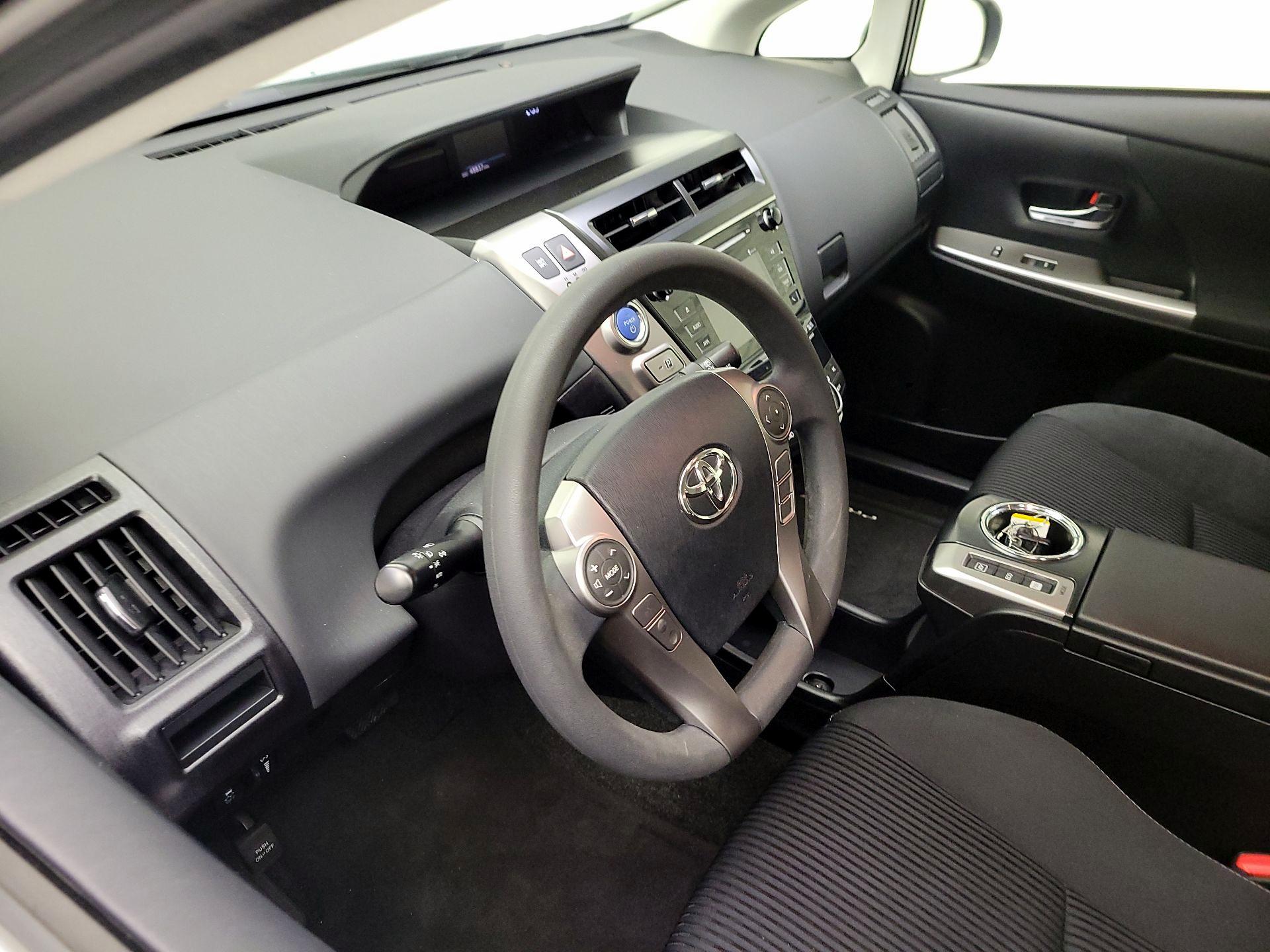 Thumbnail: 2015 Toyota Prius v - 9