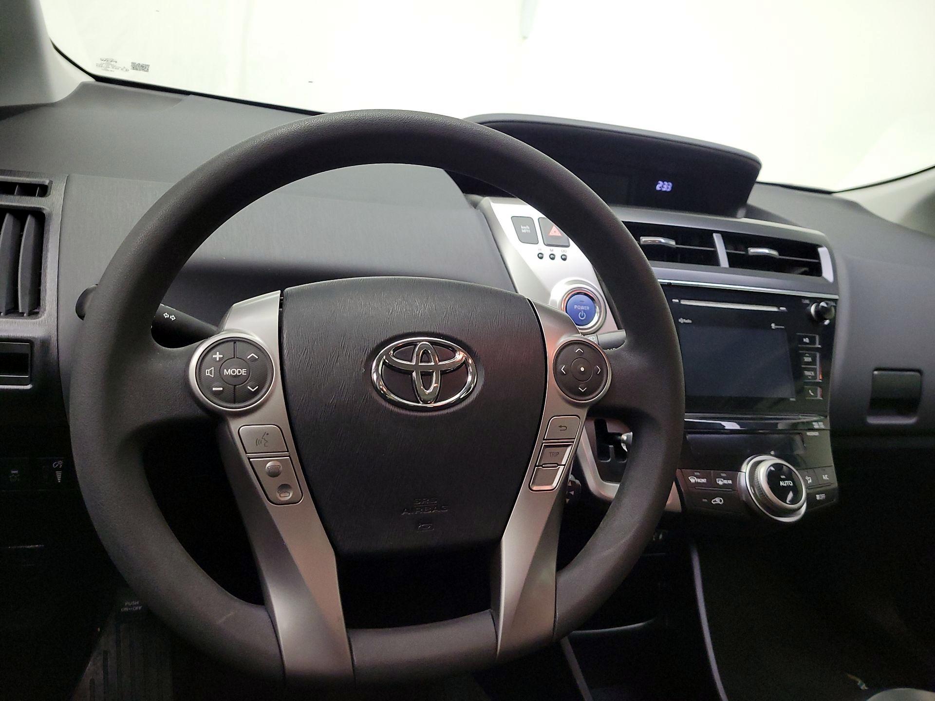 Thumbnail: 2015 Toyota Prius v - 10