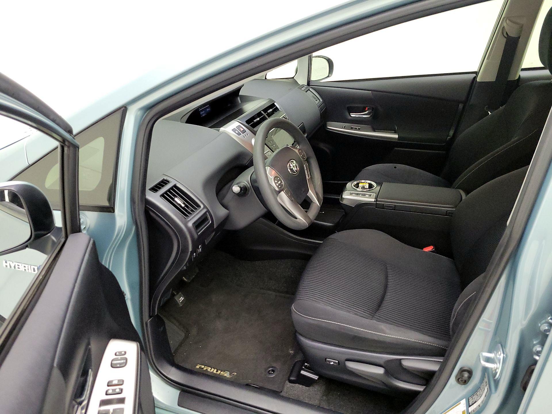 Thumbnail: 2015 Toyota Prius v - 11