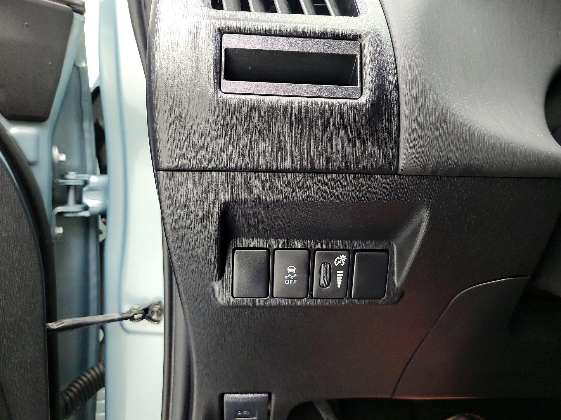 Thumbnail: 2015 Toyota Prius v - 13