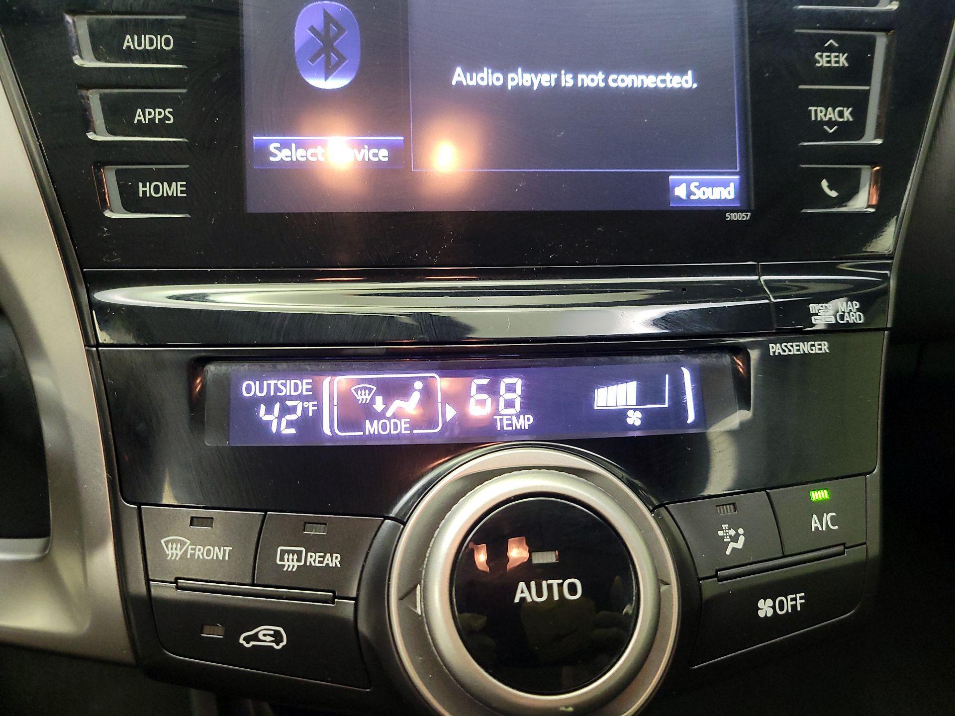 Thumbnail: 2015 Toyota Prius v - 16