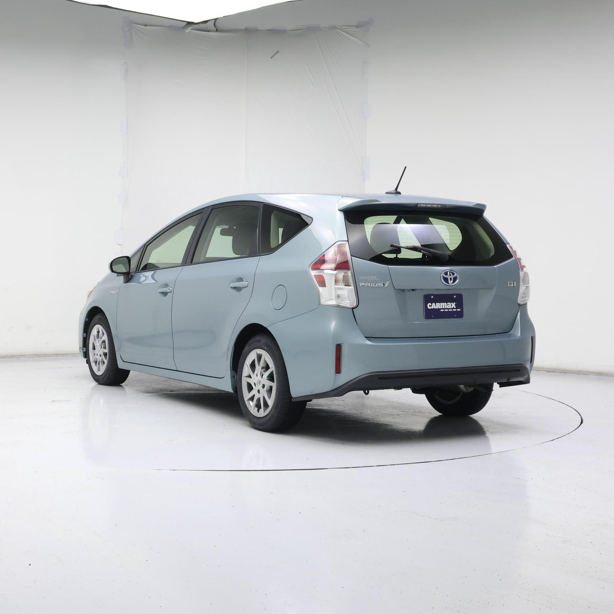 Thumbnail: 2015 Toyota Prius v - 2