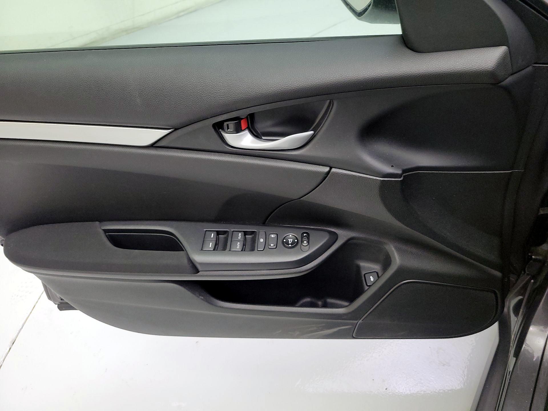 Thumbnail: 2017 Honda Civic - 10