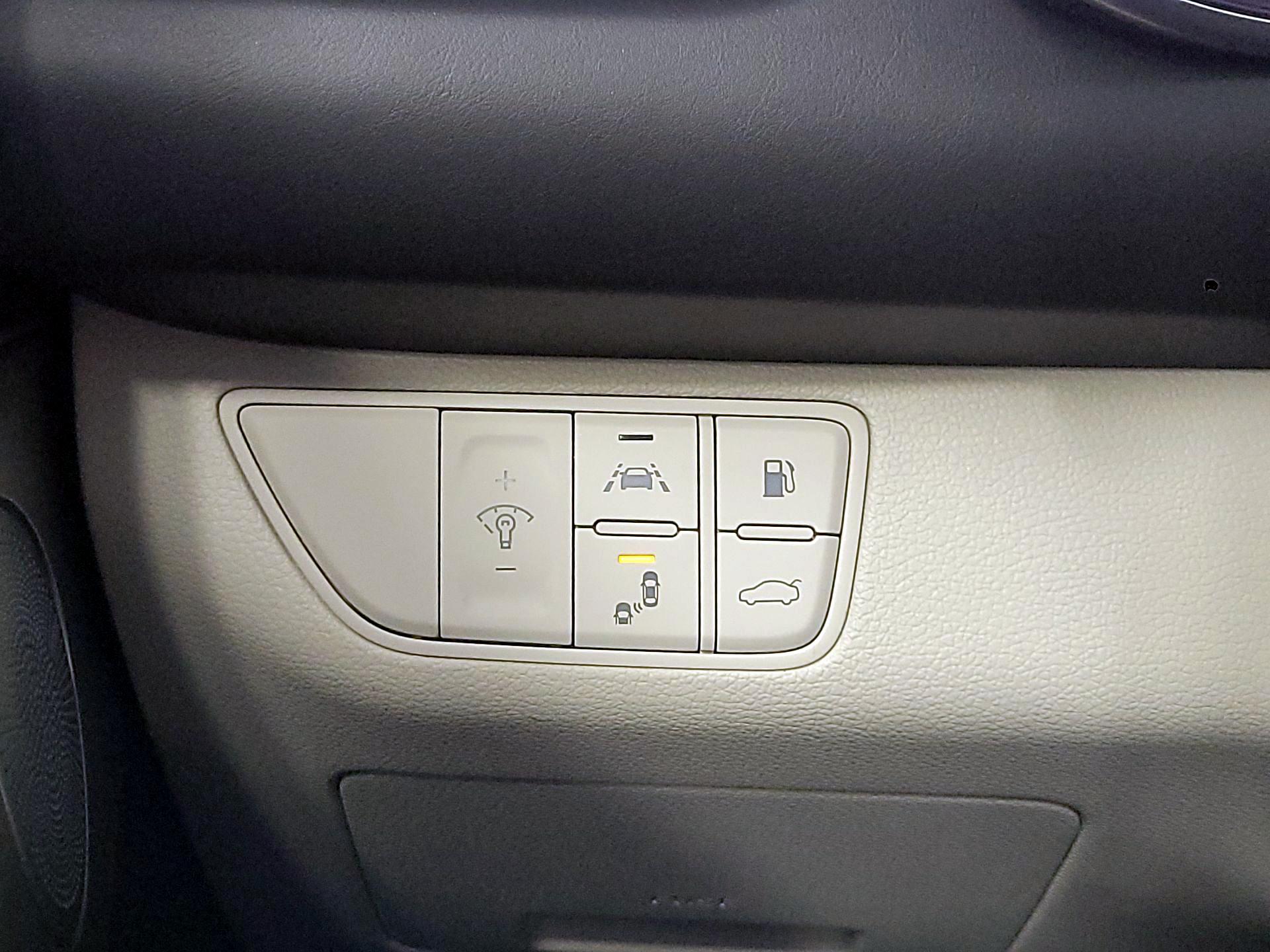 Thumbnail: 2019 Genesis G70 - 11