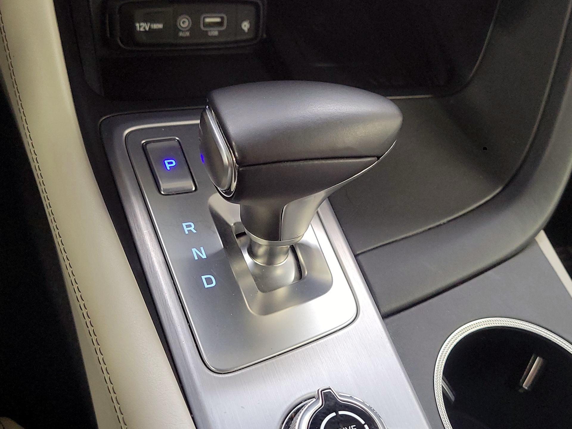 Thumbnail: 2019 Genesis G70 - 16