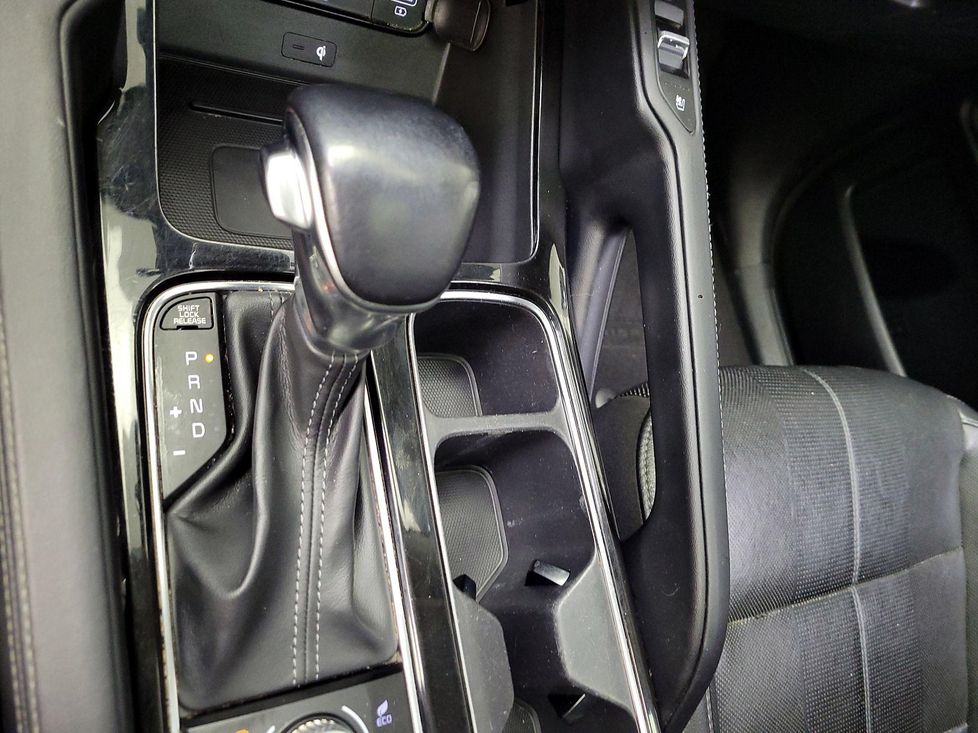 Thumbnail: 2020 Kia Telluride - 17