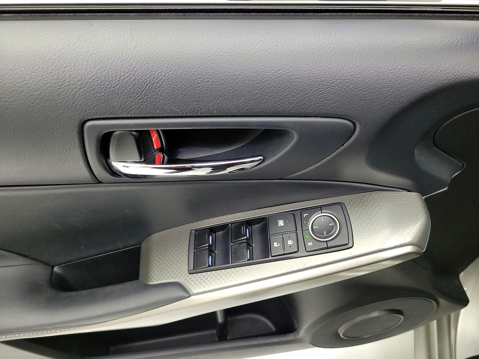 Thumbnail: 2016 Lexus IS - 10